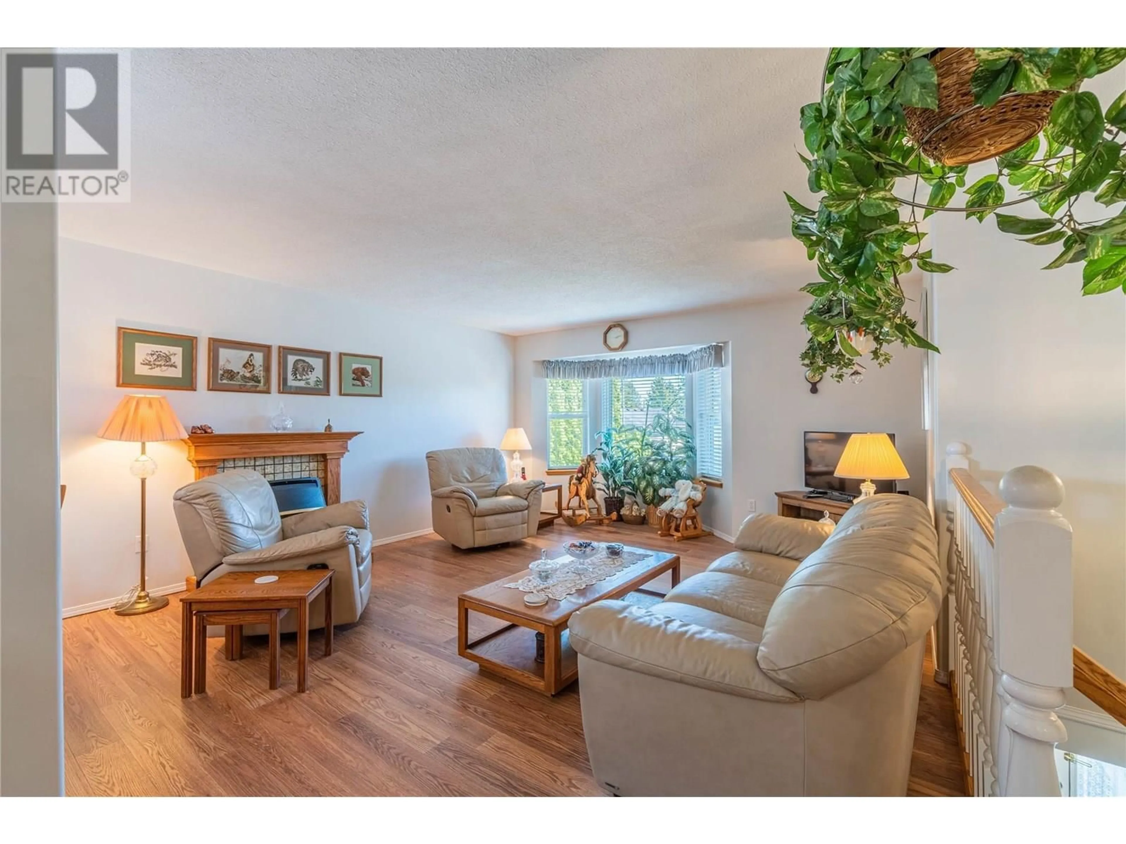Living room with furniture, wood/laminate floor for 2044 MONTEITH DRIVE, Kamloops British Columbia V2E2G5