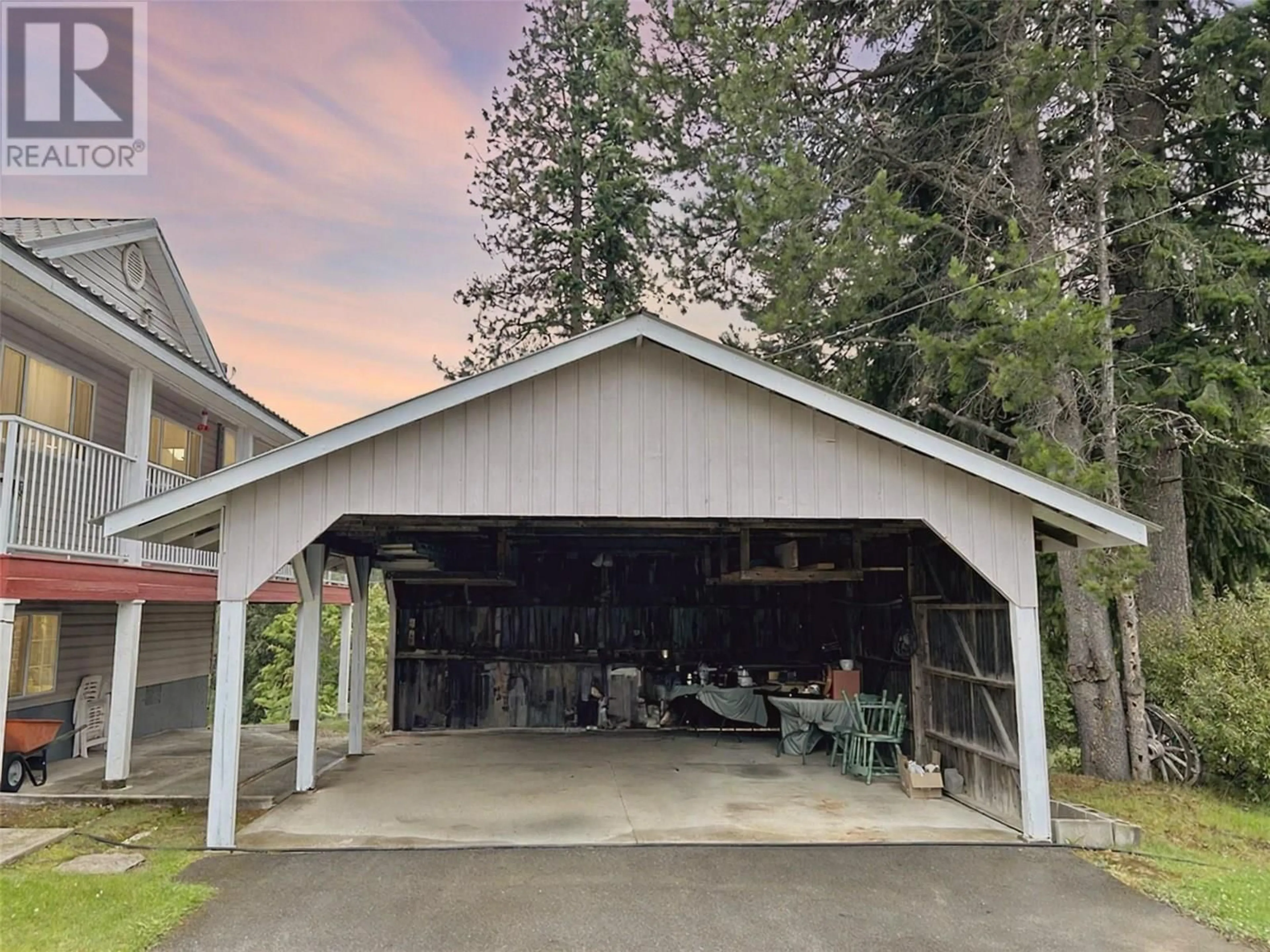 Indoor garage for 301 FOWLER STREET, Riondel British Columbia V0B2B0