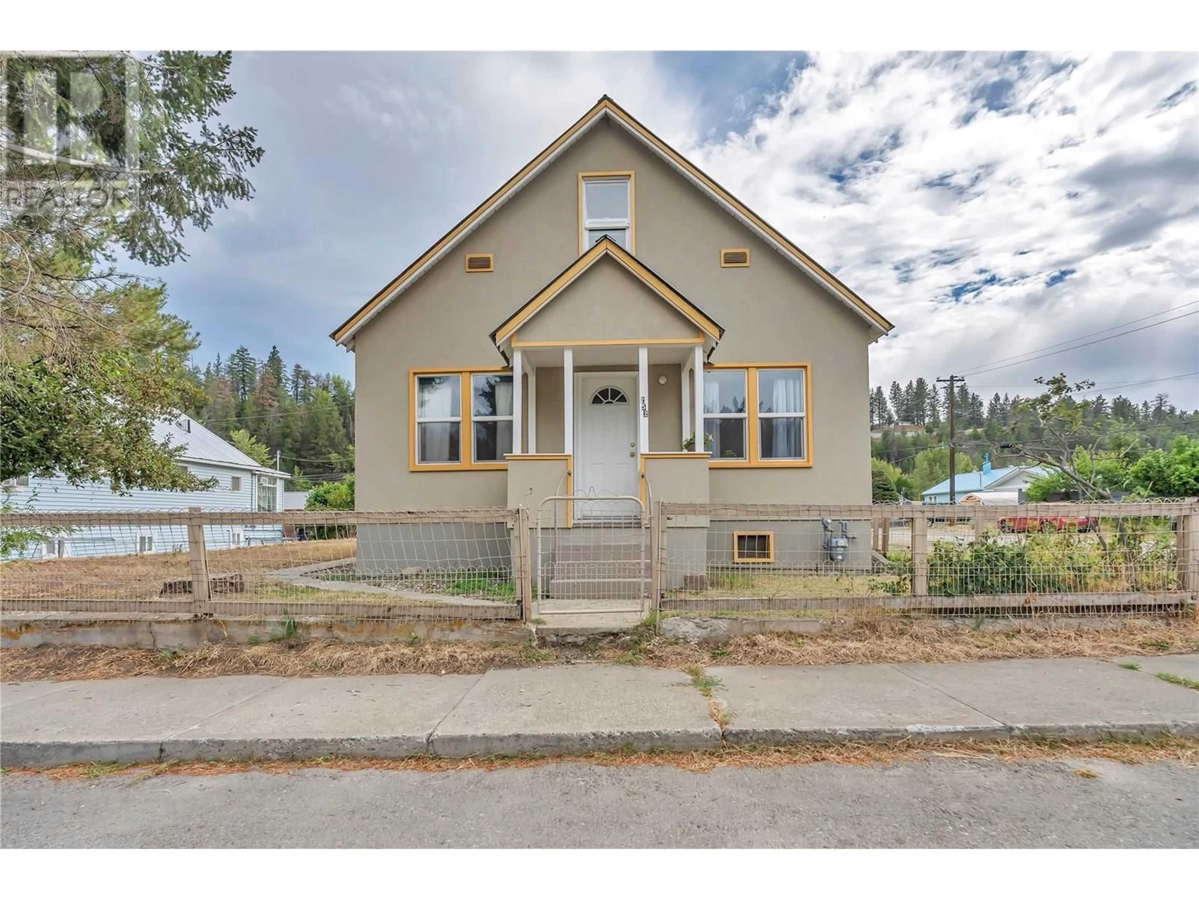 Home with vinyl exterior material, street for 252 ALLISON AVE OTHER, Princeton British Columbia V0X1W0