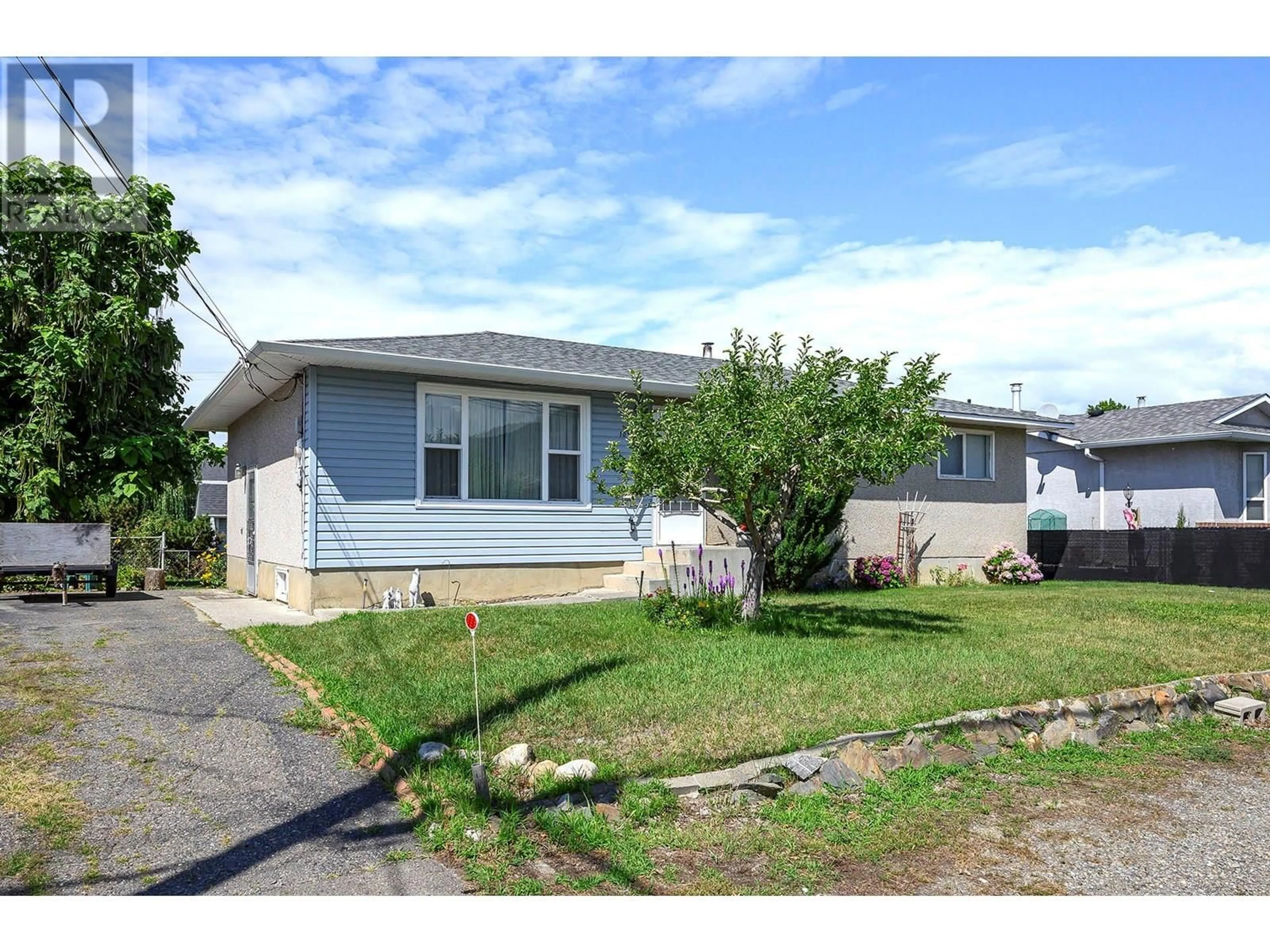 Home with vinyl exterior material, street for 1039 BELMONT CRESCENT, Kamloops British Columbia V2B1X4