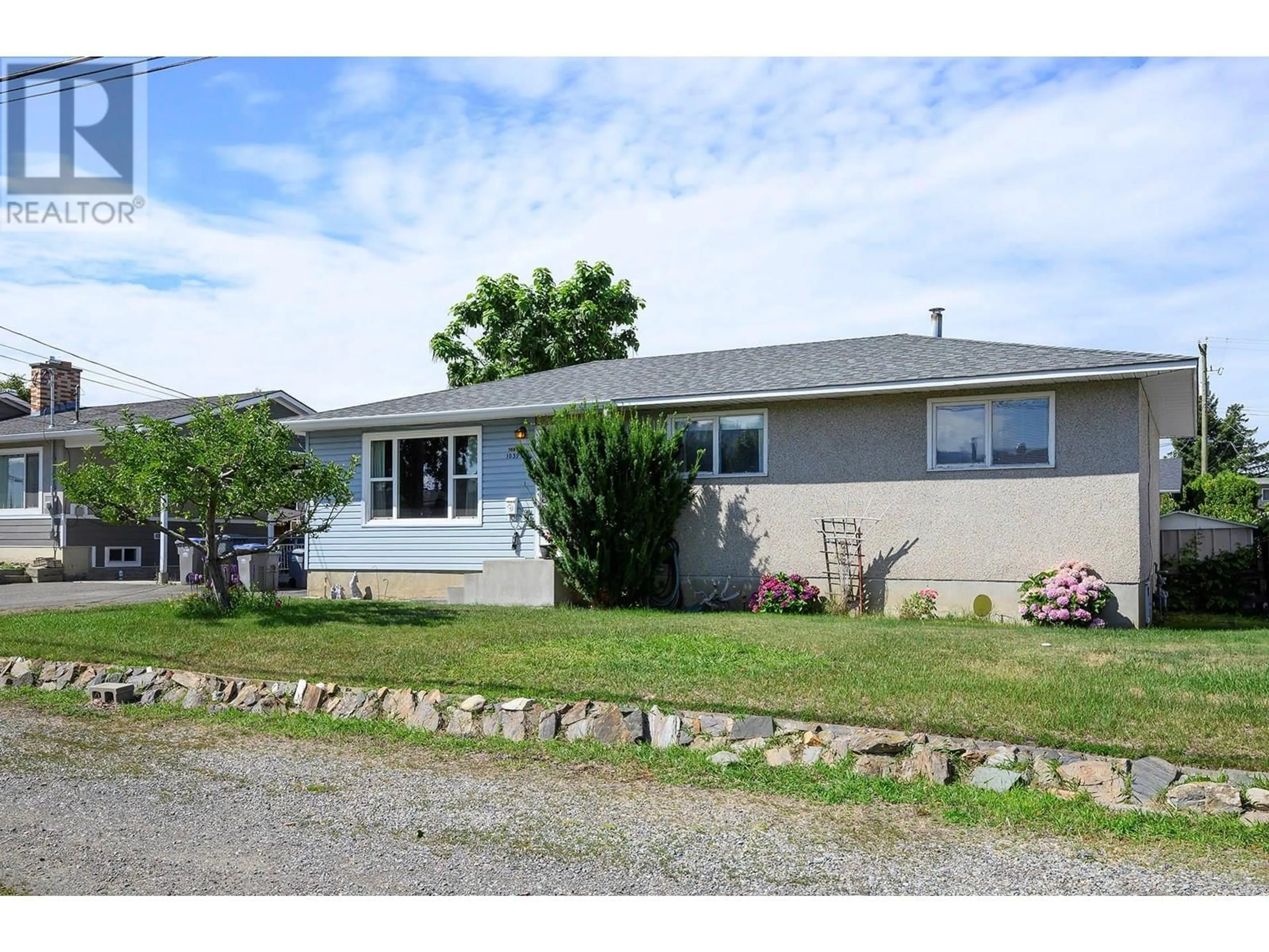 Home with vinyl exterior material, street for 1039 BELMONT CRESCENT, Kamloops British Columbia V2B1X4