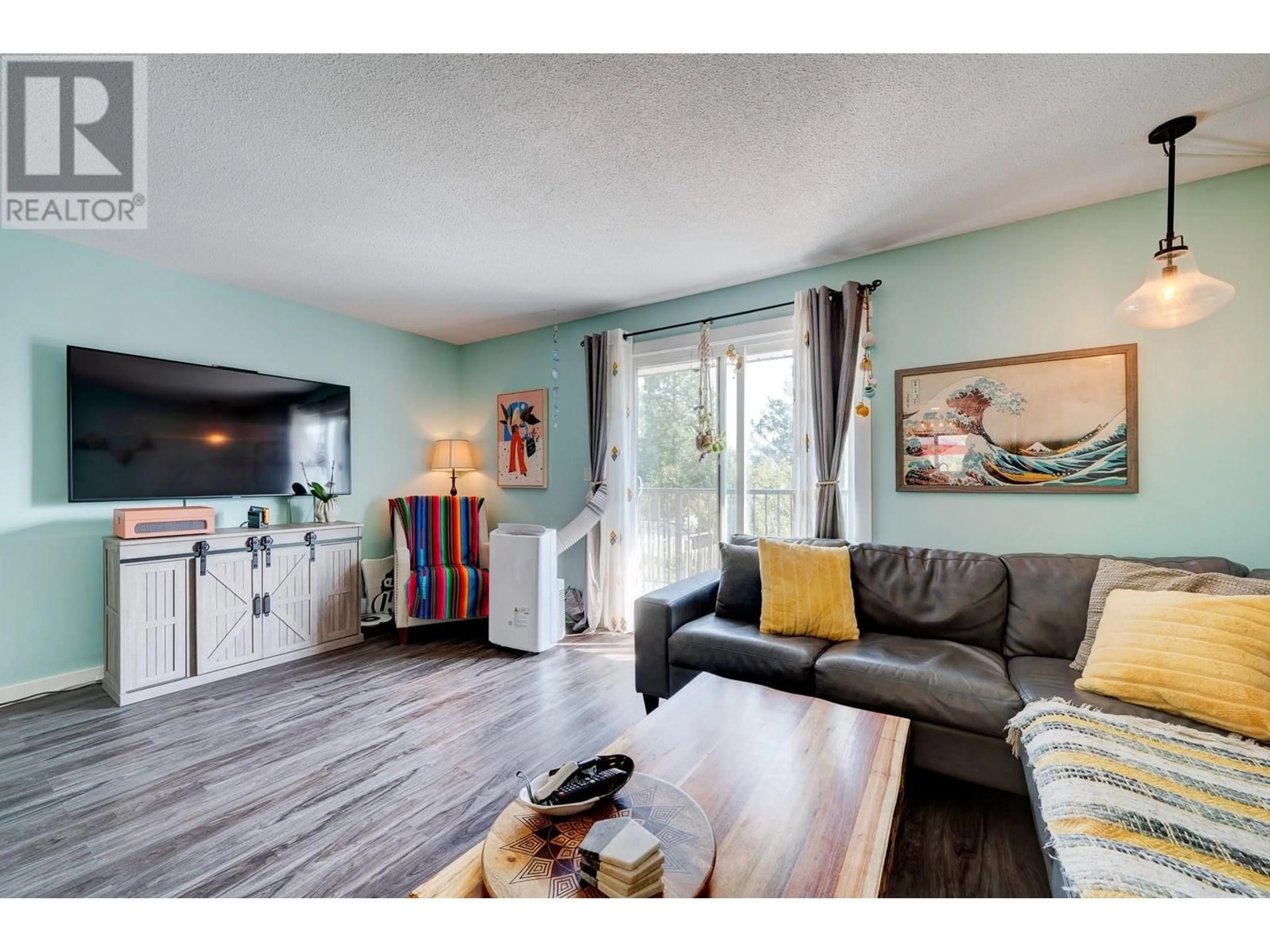Living room with furniture, wood/laminate floor for 879 MCQUEEN DRIVE, Kamloops British Columbia V2B7X8