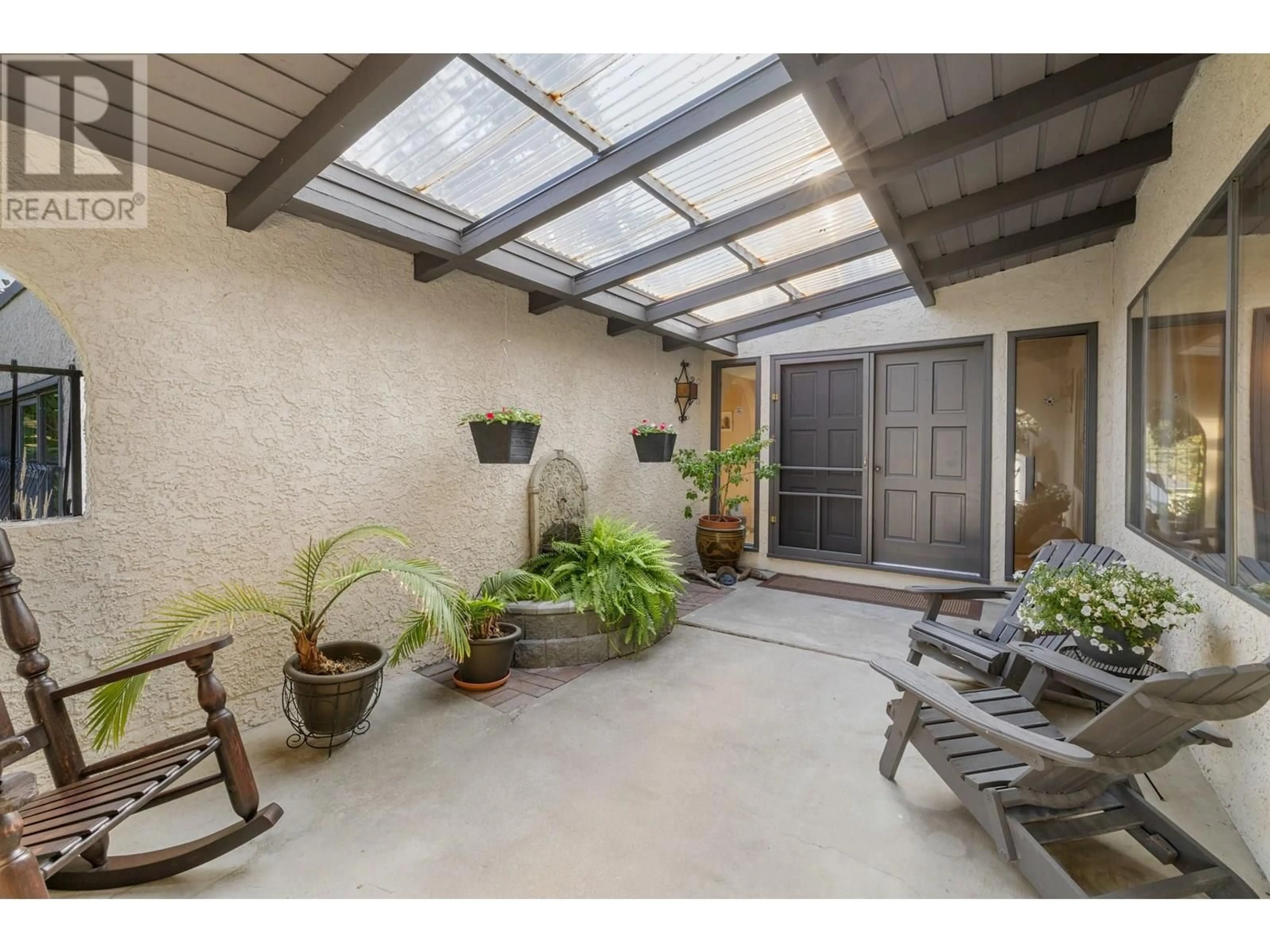 Indoor entryway for 48 CARAMILLO ROAD, Kelowna British Columbia V1V1B3