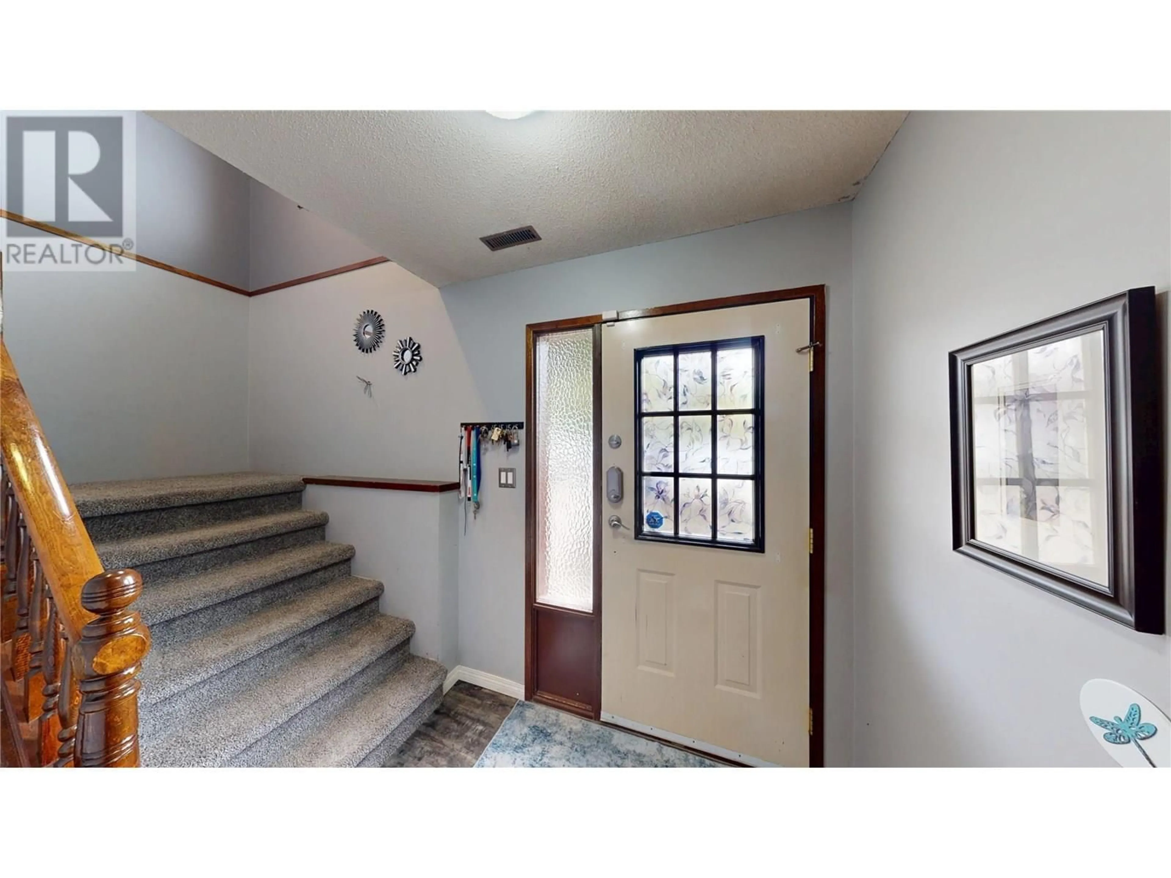 Indoor foyer for 705 15TH STREET SOUTH, Cranbrook British Columbia V1C5N9