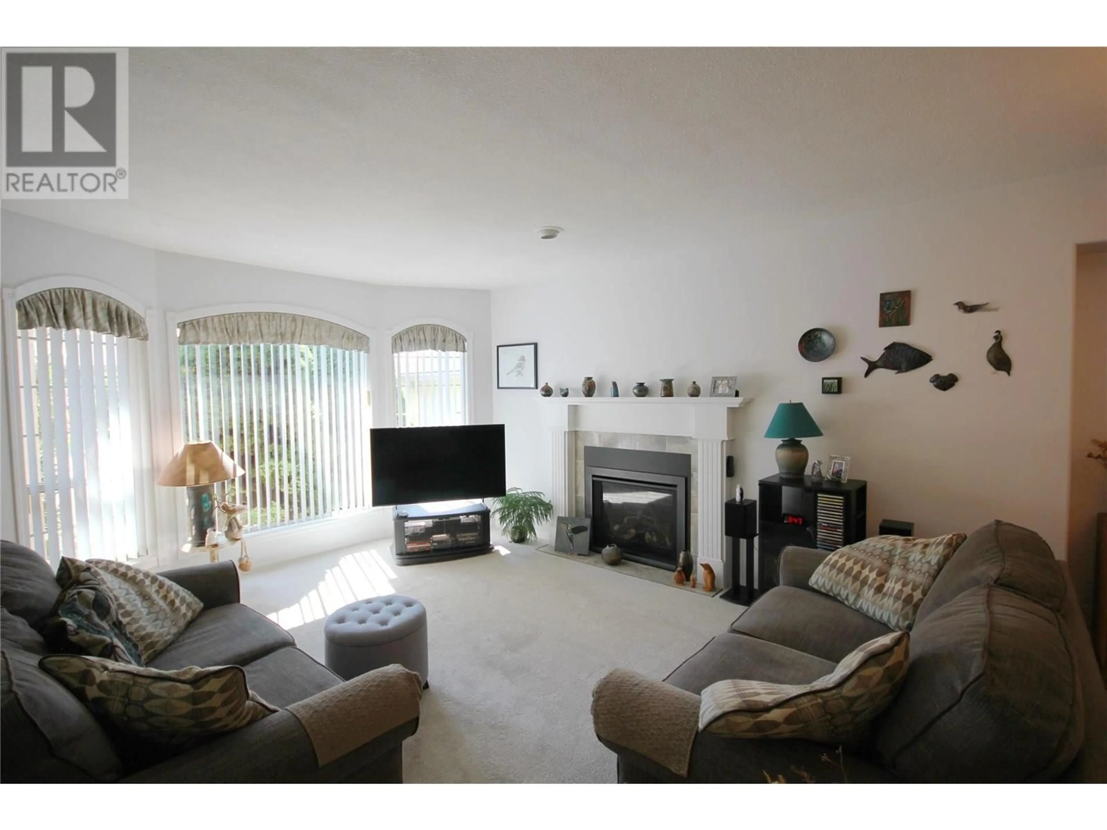 Living room with furniture, unknown for 105 - 1634 CARMI AVENUE, Penticton British Columbia V2A8K5