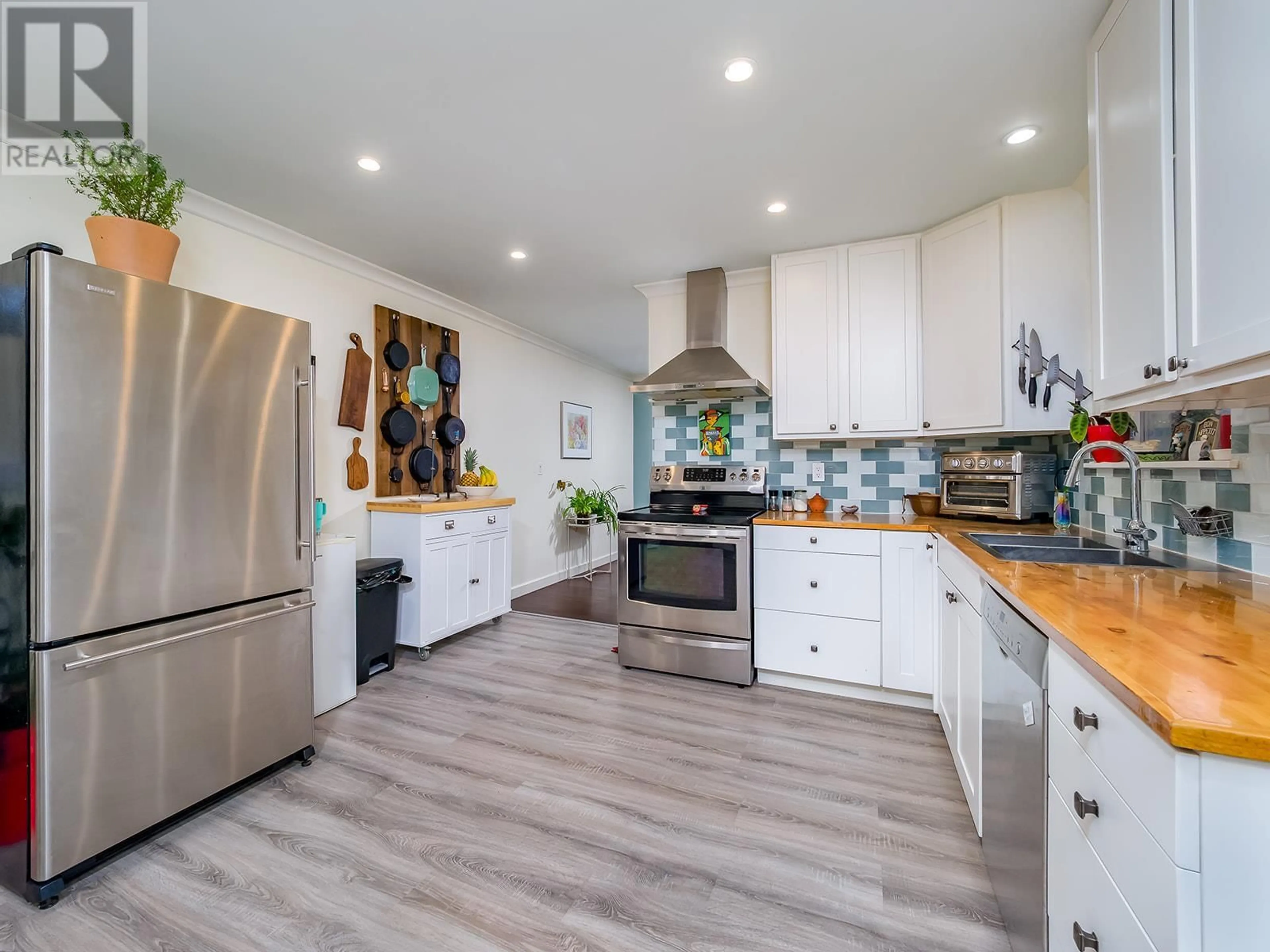 Open concept kitchen, unknown for 619 HABART LOWER ROAD, Golden British Columbia V0A1H2