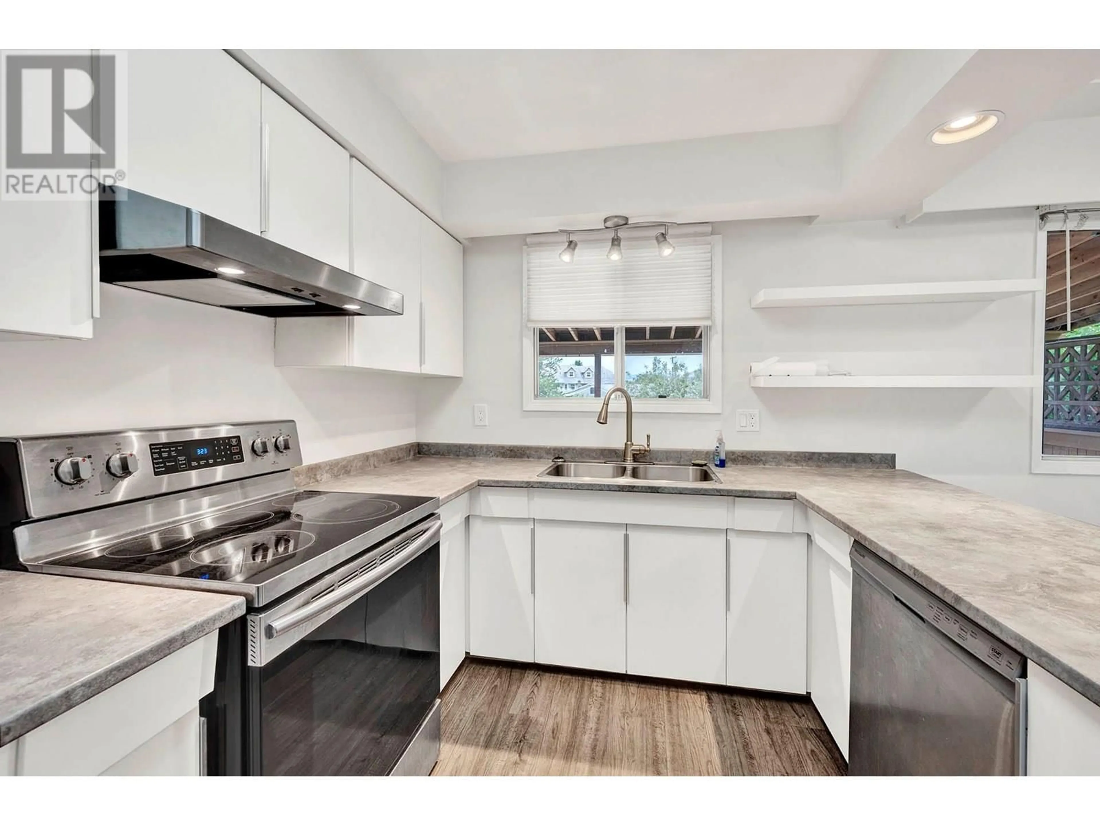 Standard kitchen, unknown for 747 LYNE ROAD, Kamloops British Columbia V2B6N9