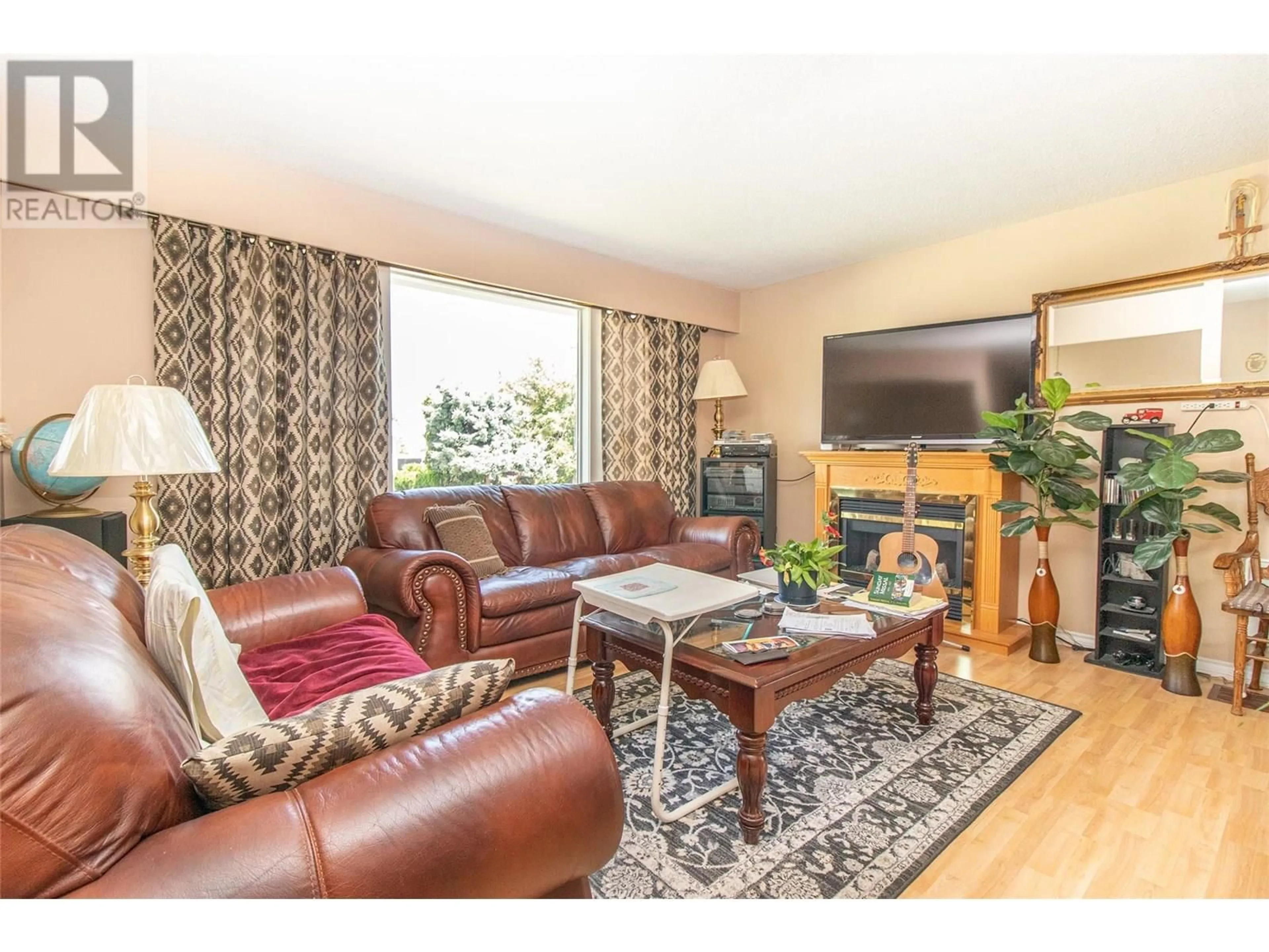 Living room with furniture, unknown for 265 PEARSON ROAD, Kelowna British Columbia V1X2L5