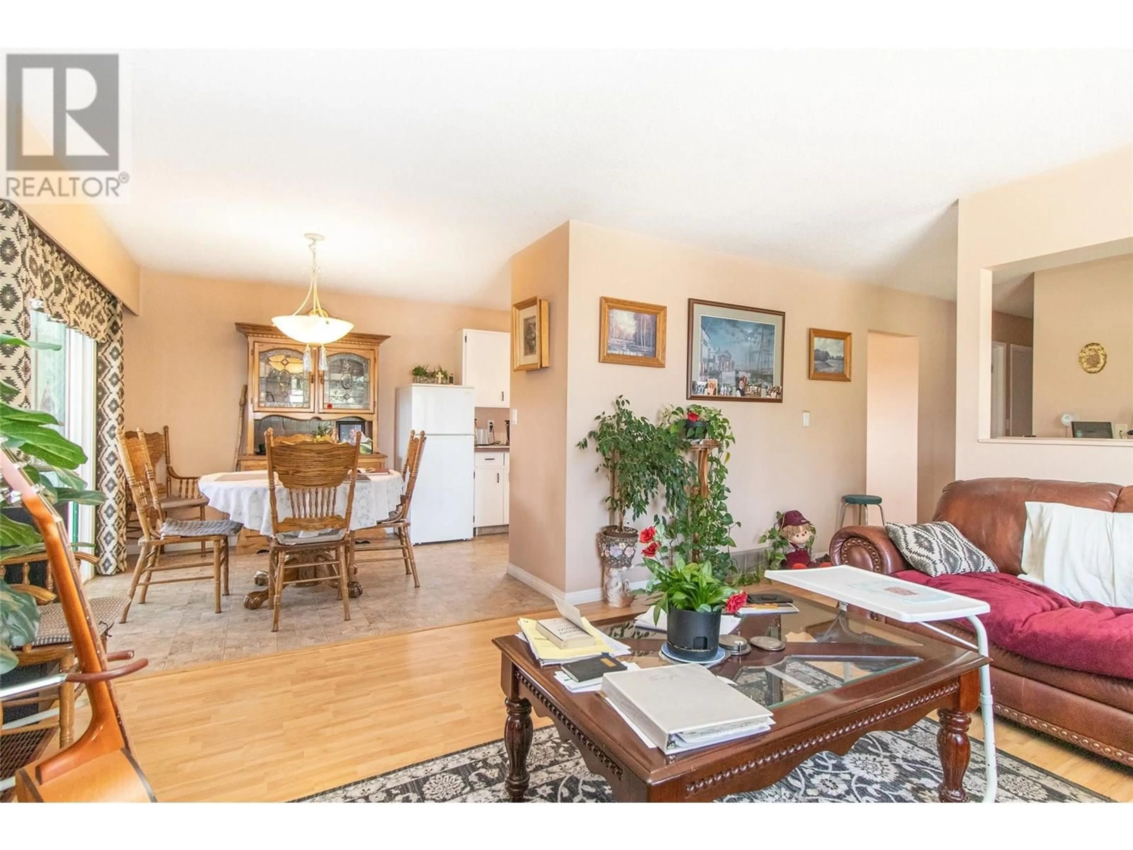 Dining room, wood/laminate floor for 265 PEARSON ROAD, Kelowna British Columbia V1X2L5