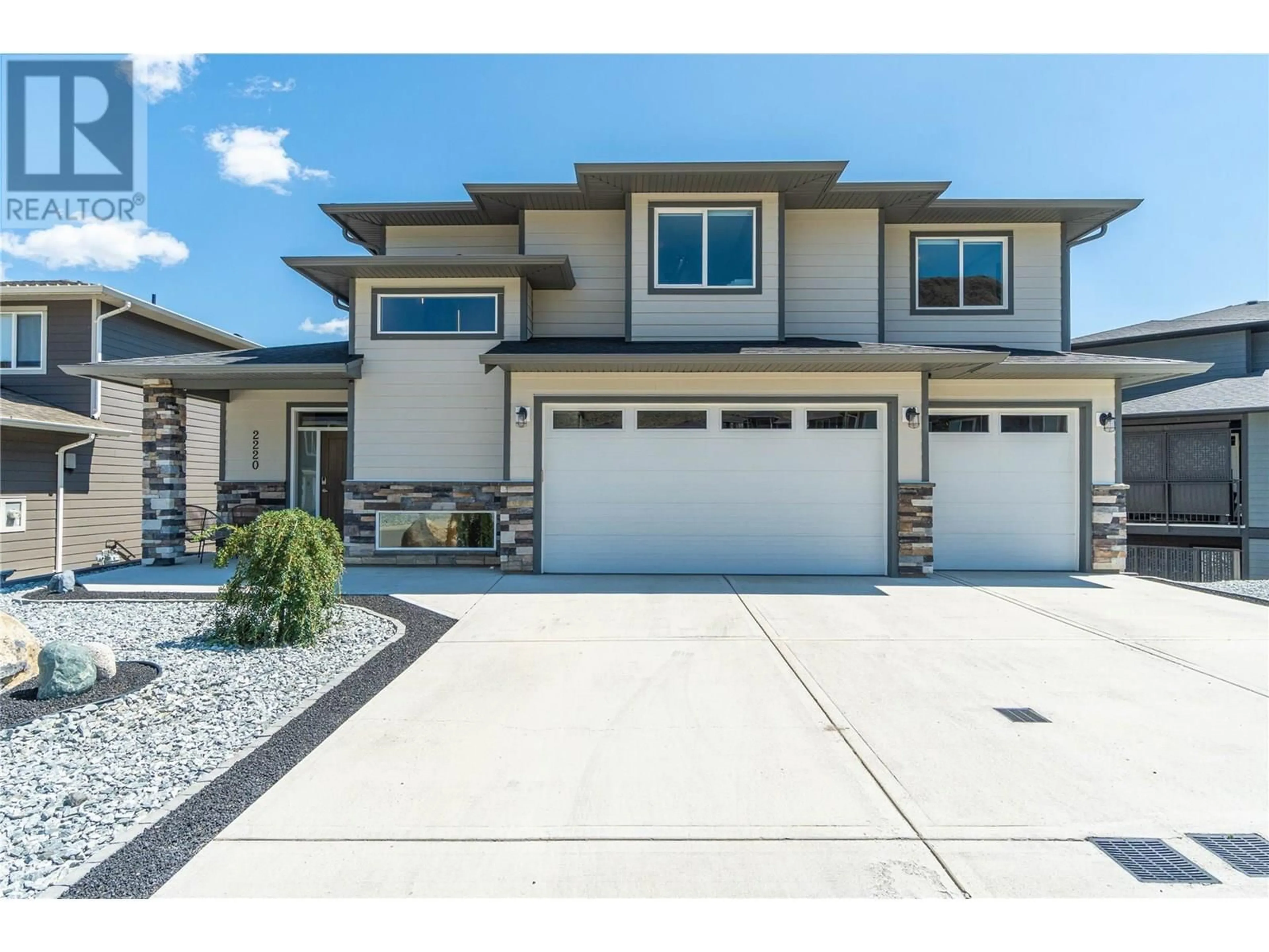 Home with vinyl exterior material, street for 2220 DOUBLETREE CRESCENT, Kamloops British Columbia V2B0G8