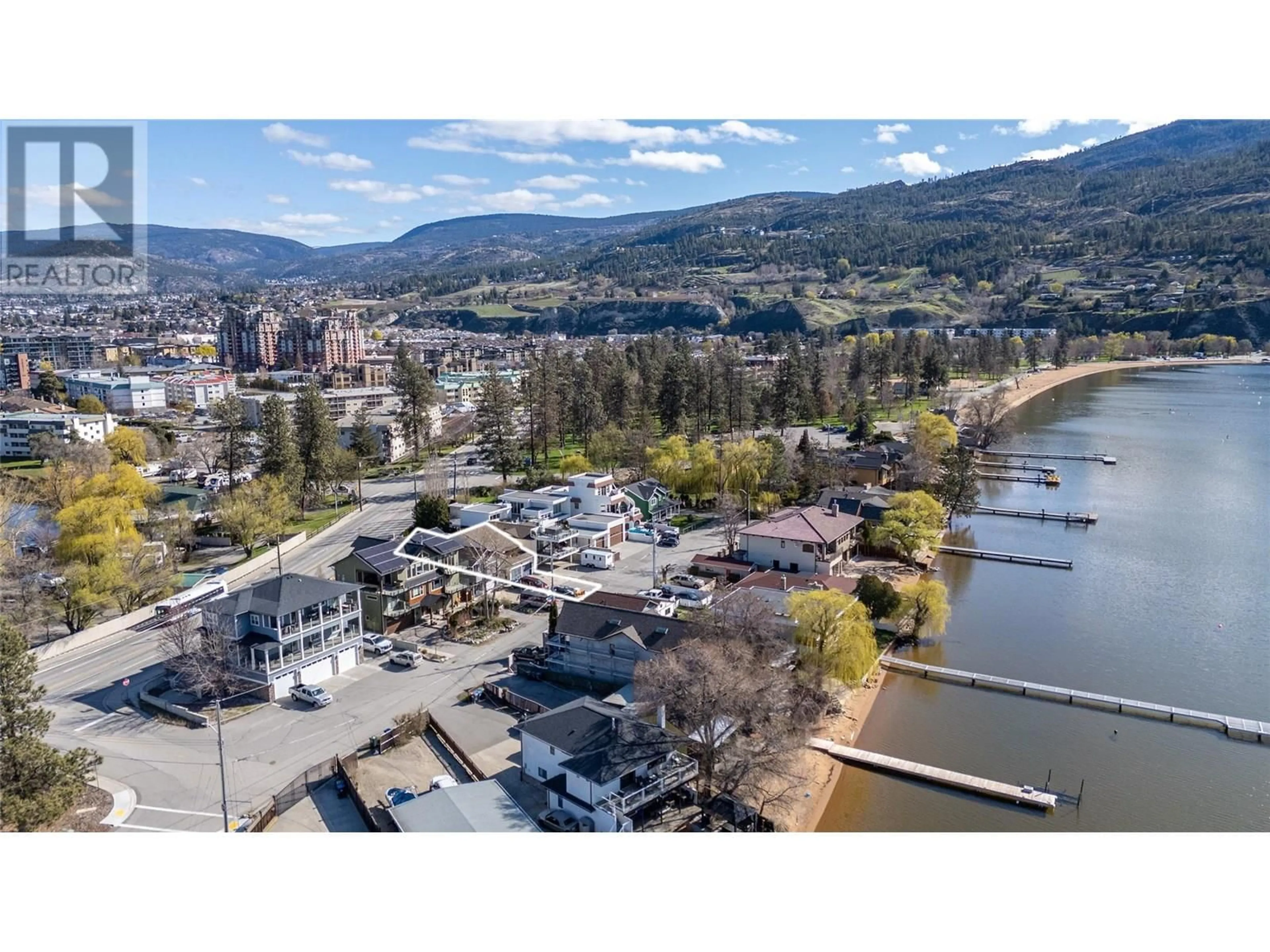 A pic from outside/outdoor area/front of a property/back of a property/a pic from drone, water/lake/river/ocean view for 331 SUDBURY AVENUE, Penticton British Columbia V2A8M7