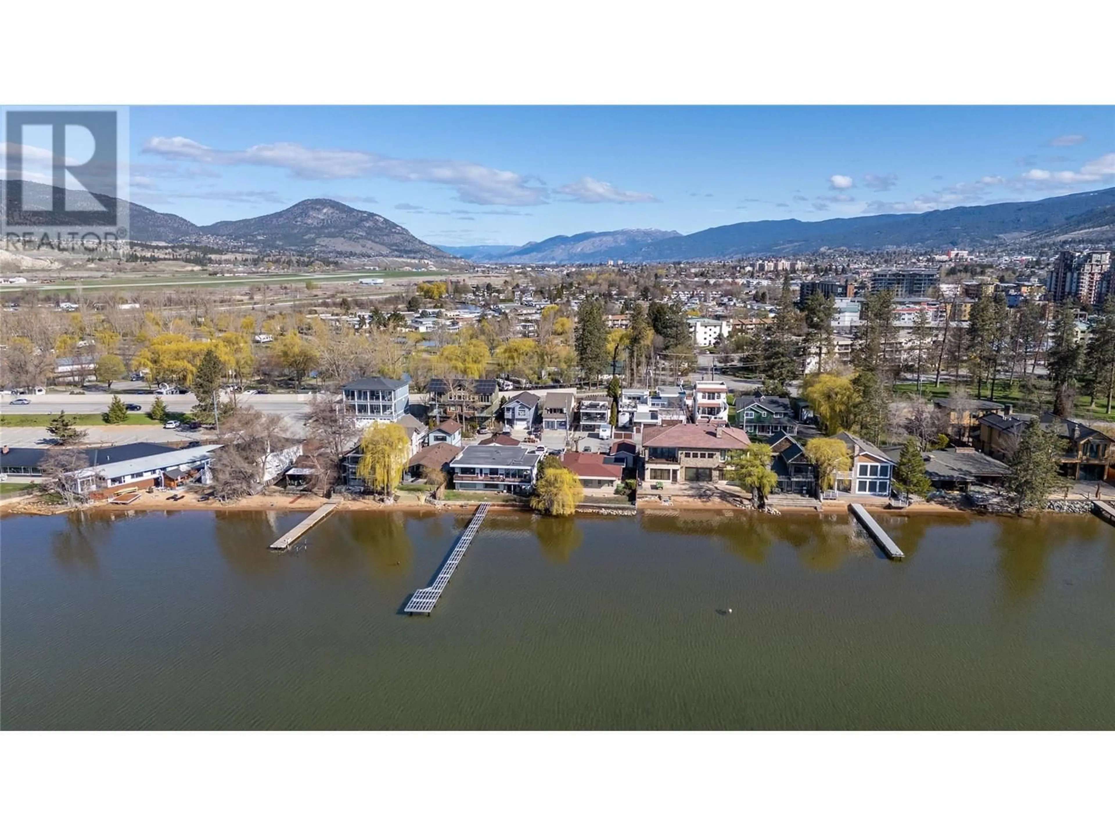 A pic from outside/outdoor area/front of a property/back of a property/a pic from drone, water/lake/river/ocean view for 331 SUDBURY AVENUE, Penticton British Columbia V2A8M7