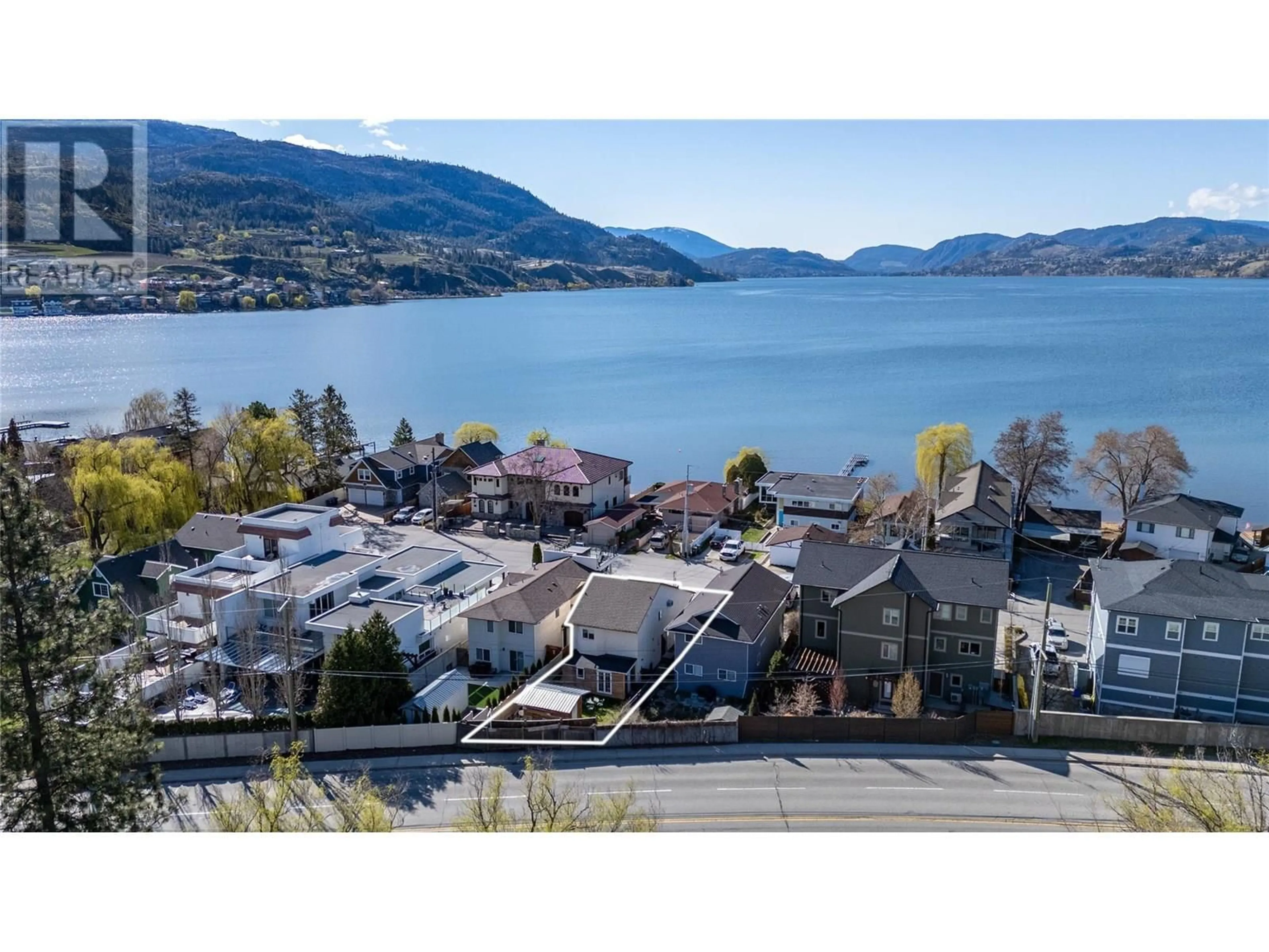 A pic from outside/outdoor area/front of a property/back of a property/a pic from drone, water/lake/river/ocean view for 331 SUDBURY AVENUE, Penticton British Columbia V2A8M7