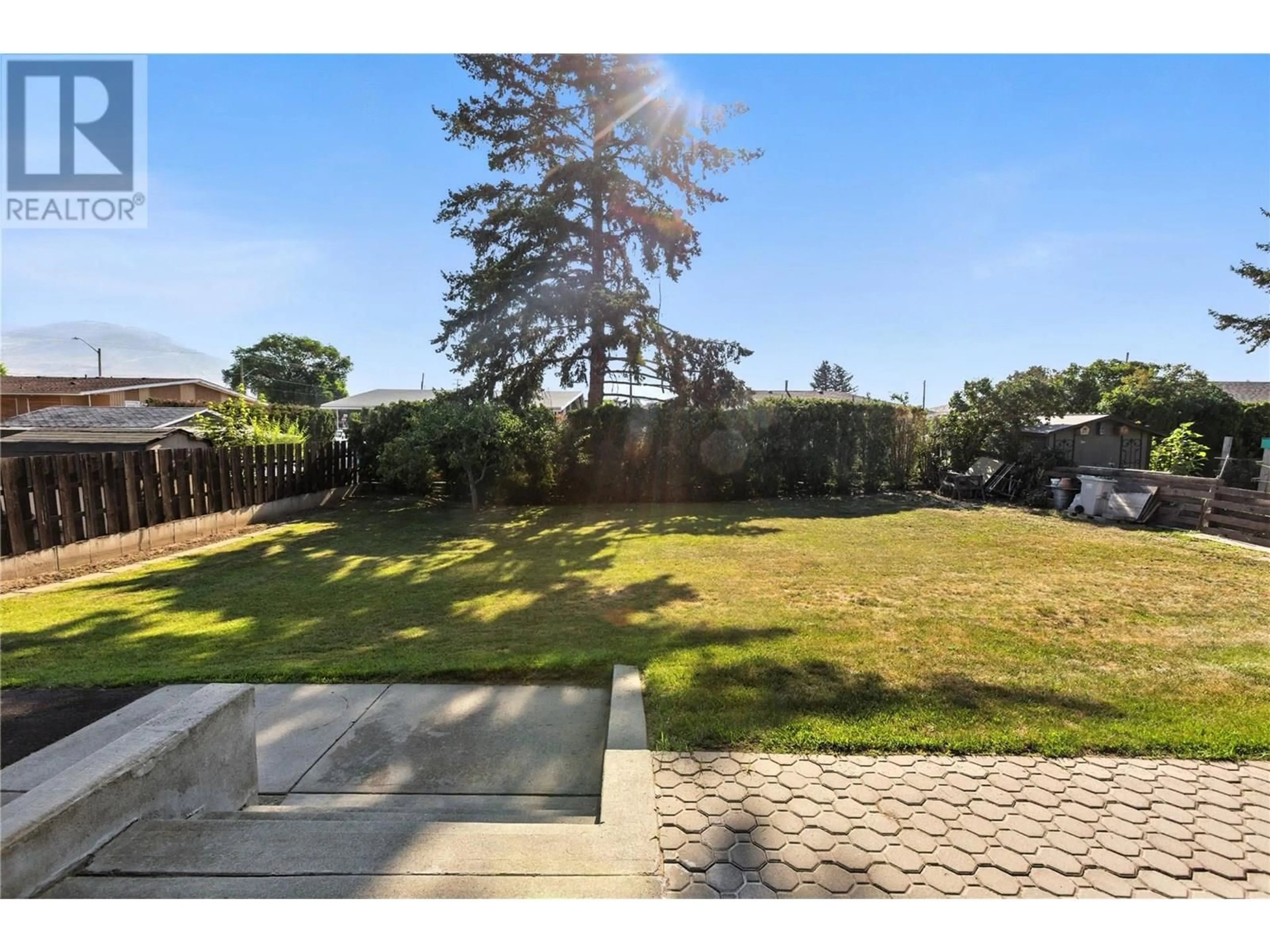 A pic from outside/outdoor area/front of a property/back of a property/a pic from drone, street for 781 KELLY DRIVE, Kamloops British Columbia V2B4G5