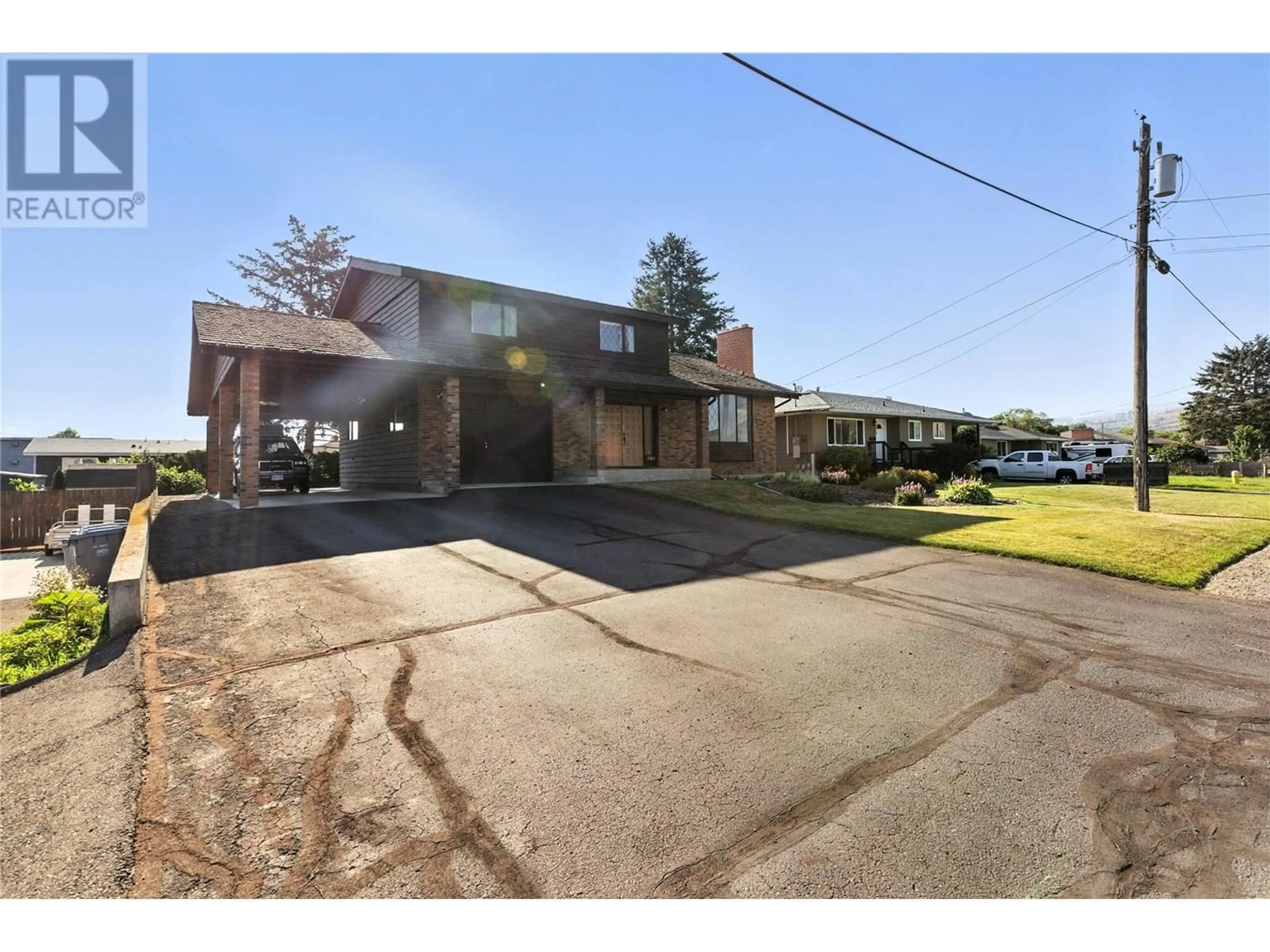 A pic from outside/outdoor area/front of a property/back of a property/a pic from drone, street for 781 KELLY DRIVE, Kamloops British Columbia V2B4G5