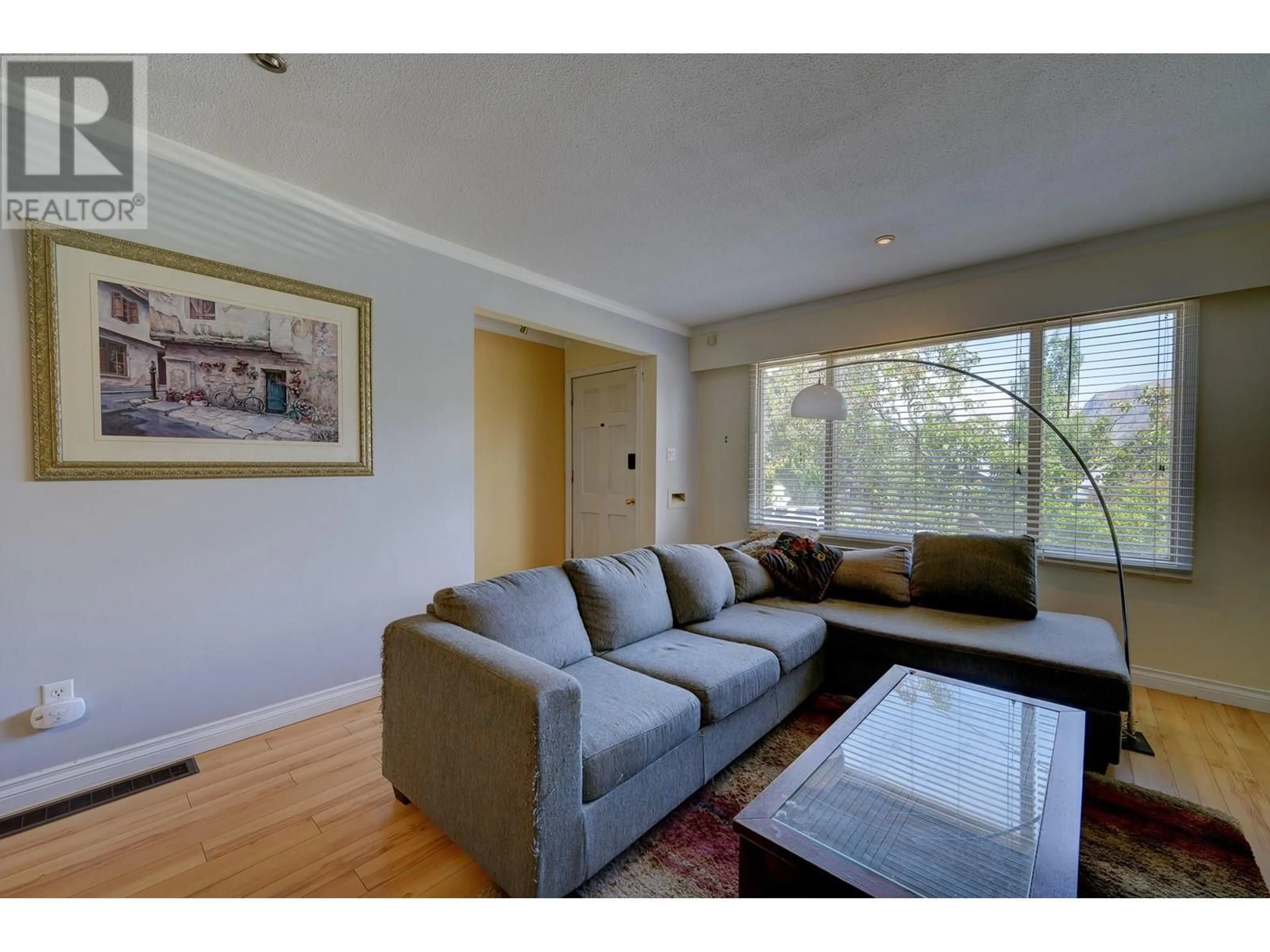 Living room with furniture, wood/laminate floor for 943 NICOLA STREET, Kamloops British Columbia V2C2R8