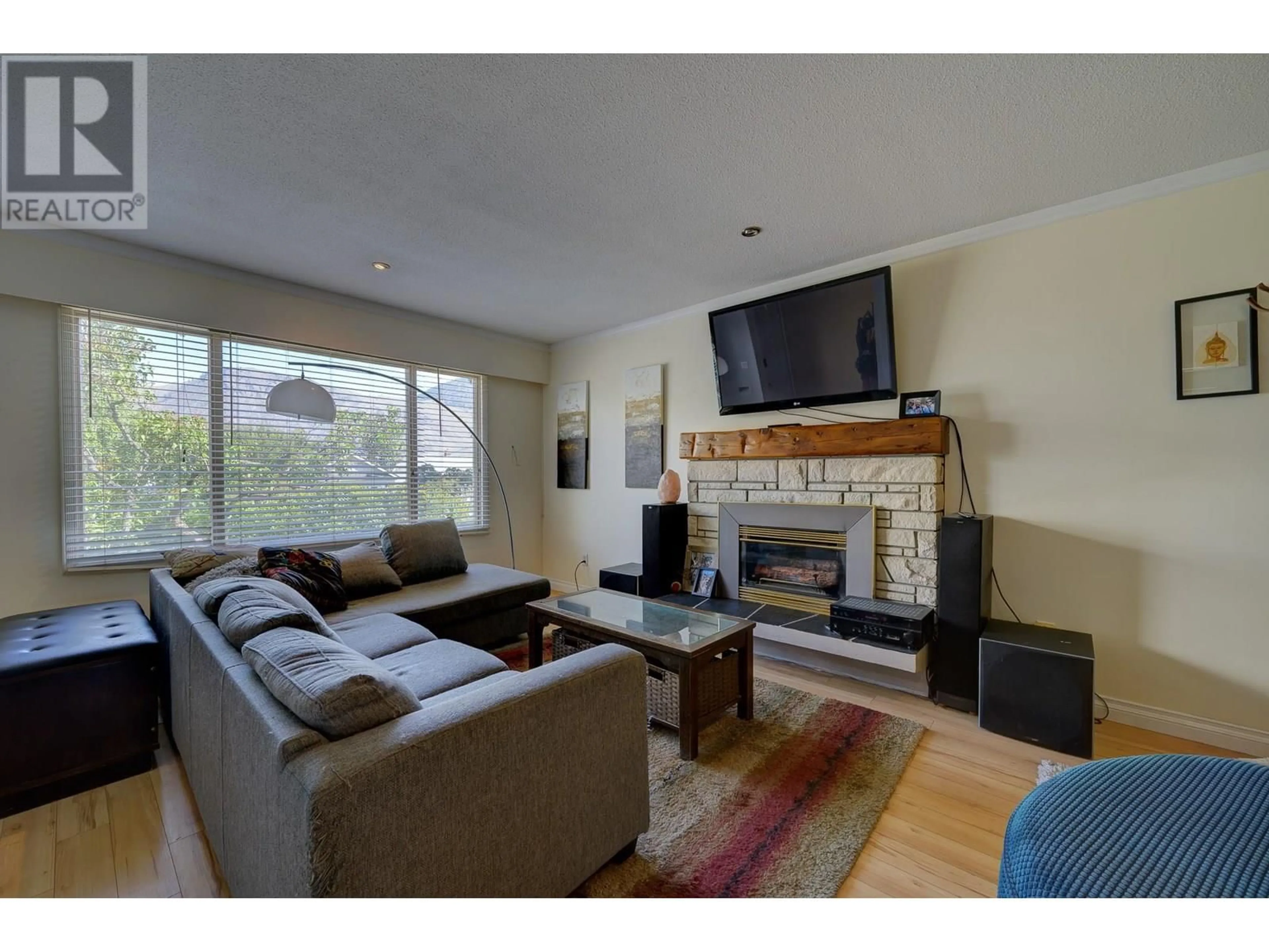 Living room with furniture, wood/laminate floor for 943 NICOLA STREET, Kamloops British Columbia V2C2R8