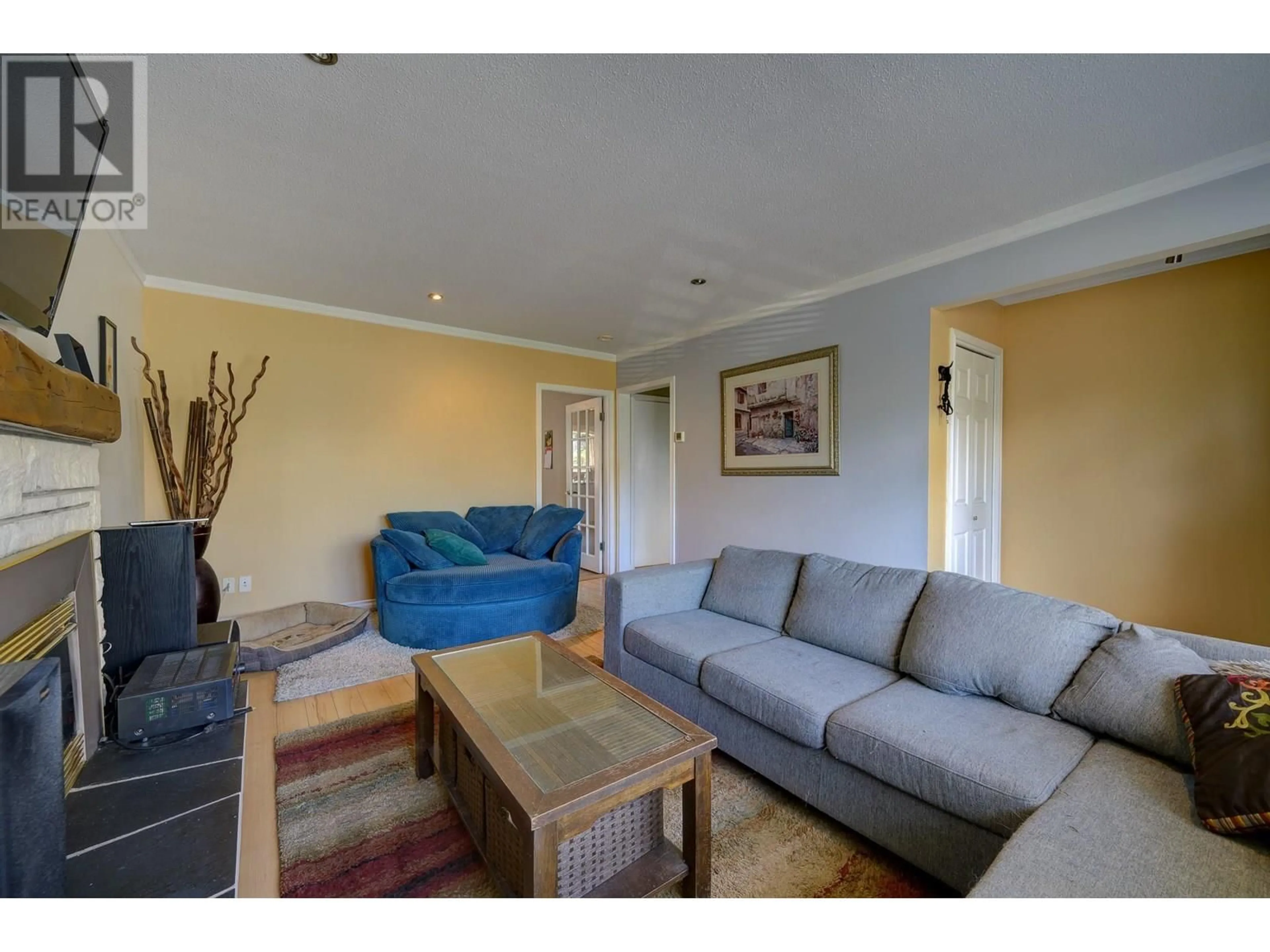 Living room with furniture, unknown for 943 NICOLA STREET, Kamloops British Columbia V2C2R8
