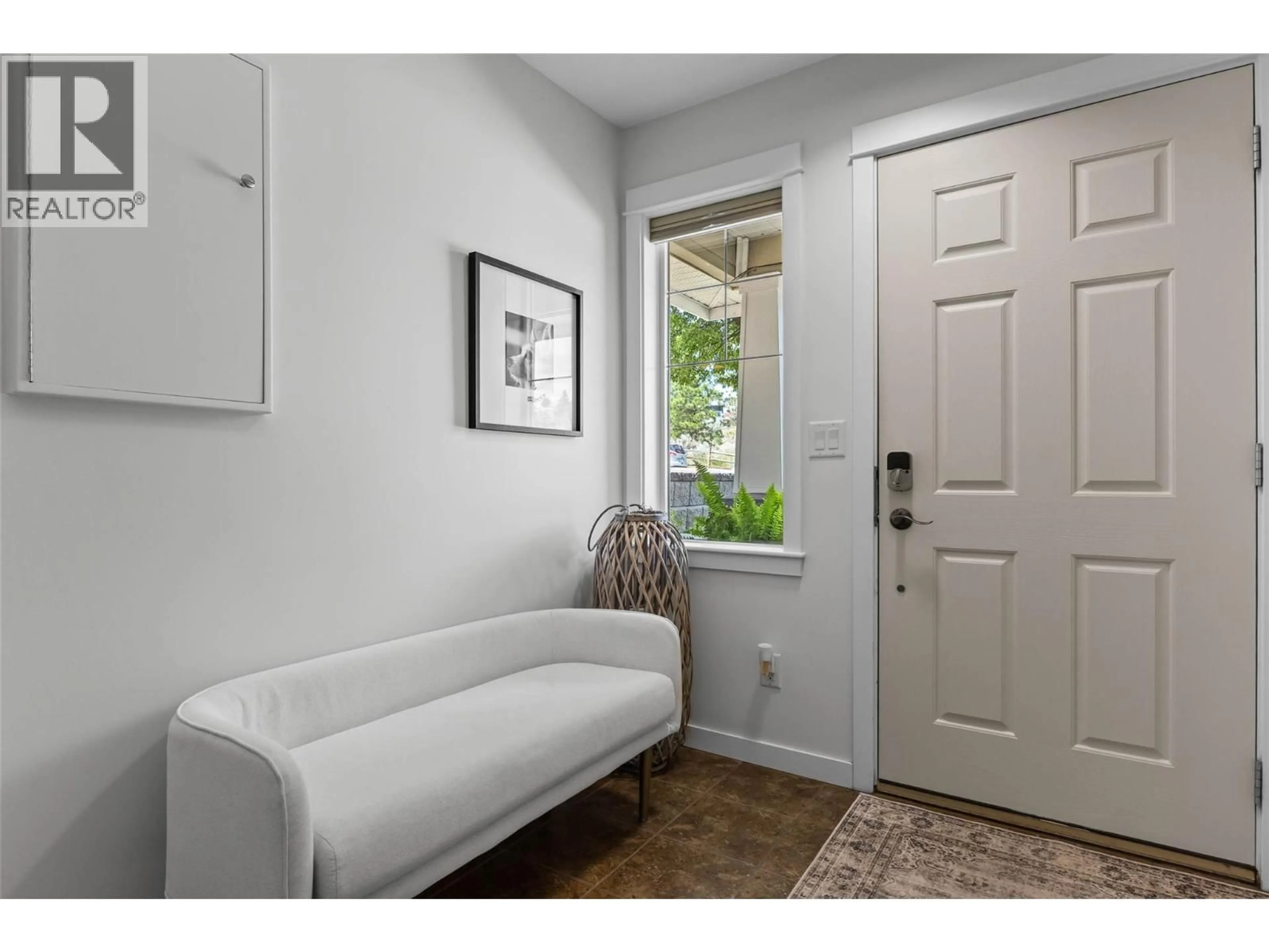 Indoor entryway for 1458 PACIFIC WAY, Kamloops British Columbia V2E0A4