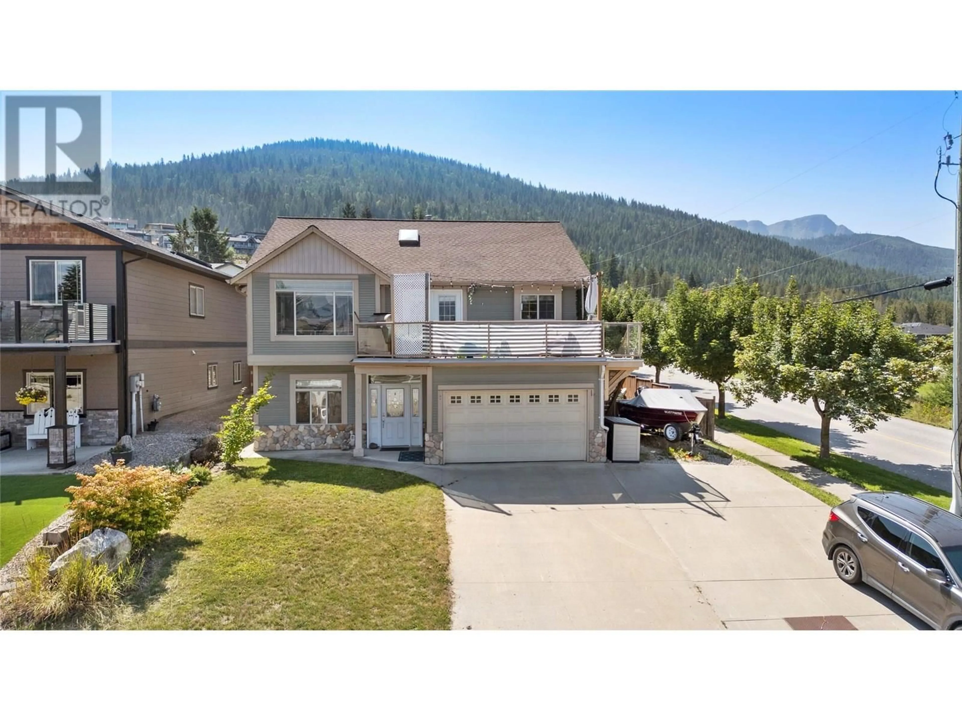 A pic from outside/outdoor area/front of a property/back of a property/a pic from drone, mountain view for 1002 14 AVENUE SOUTHEAST, Salmon Arm British Columbia V1E2R5