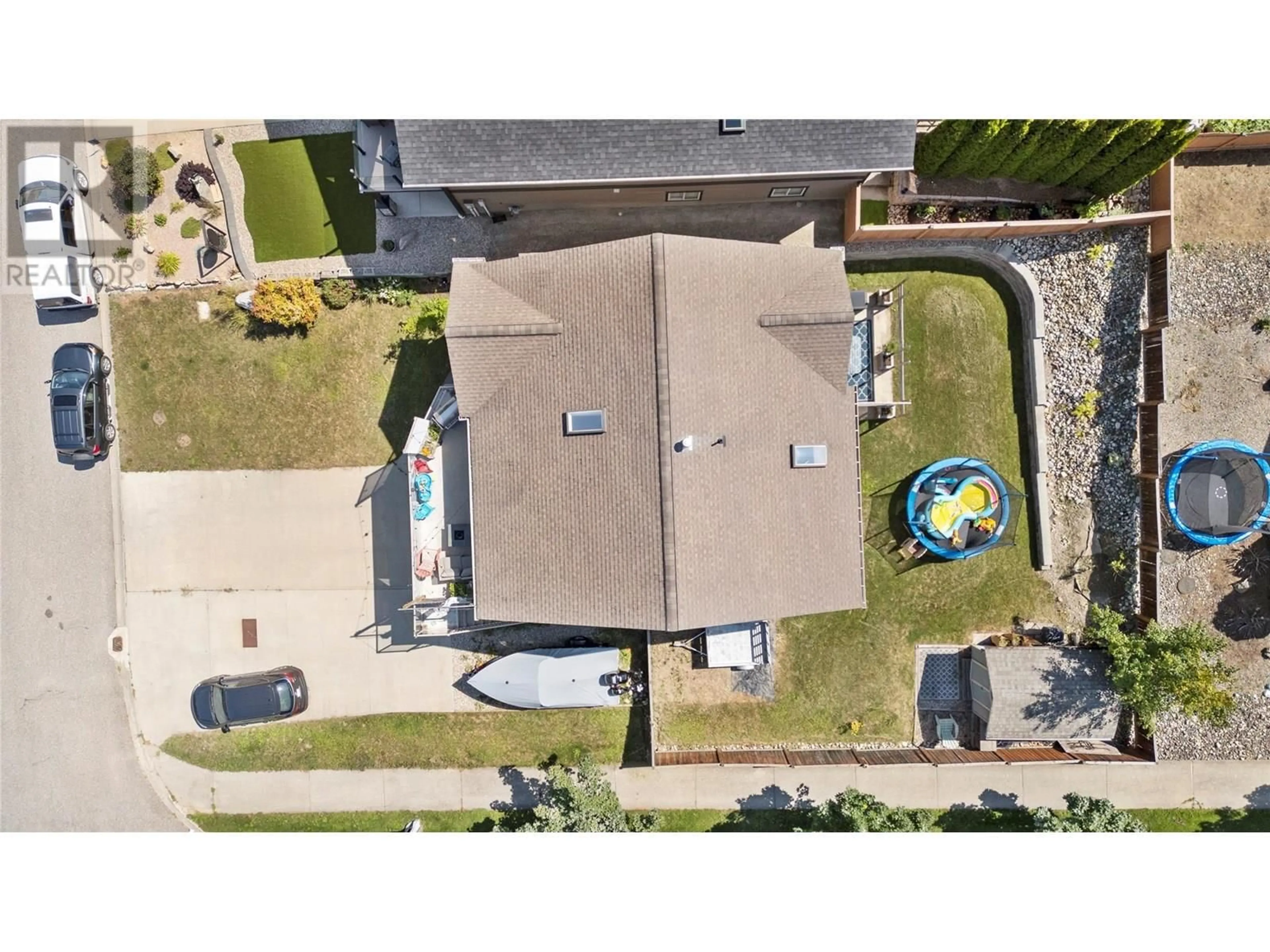 A pic from outside/outdoor area/front of a property/back of a property/a pic from drone, street for 1002 14 AVENUE SOUTHEAST, Salmon Arm British Columbia V1E2R5