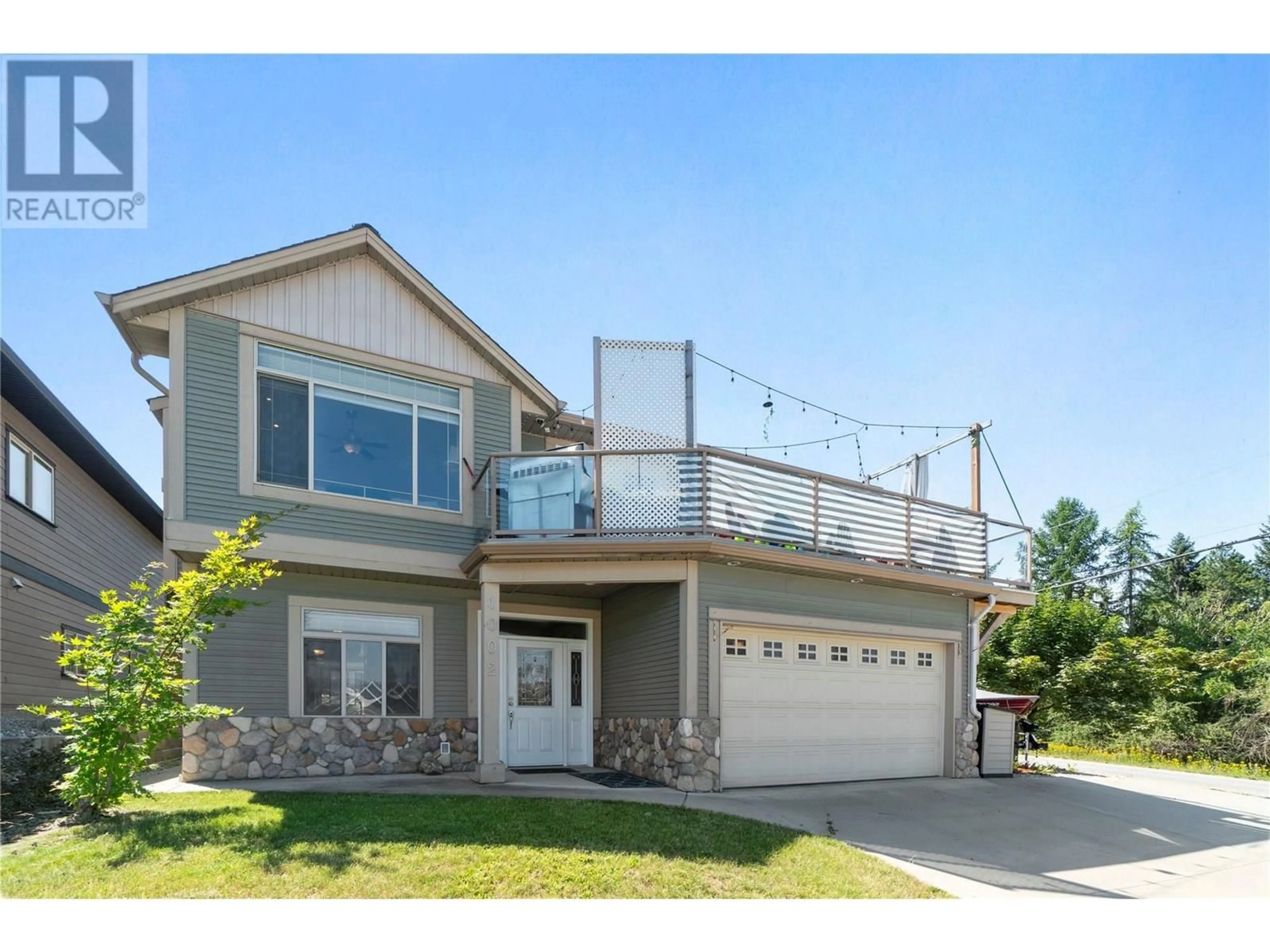 Home with vinyl exterior material, unknown for 1002 14 AVENUE SOUTHEAST, Salmon Arm British Columbia V1E2R5