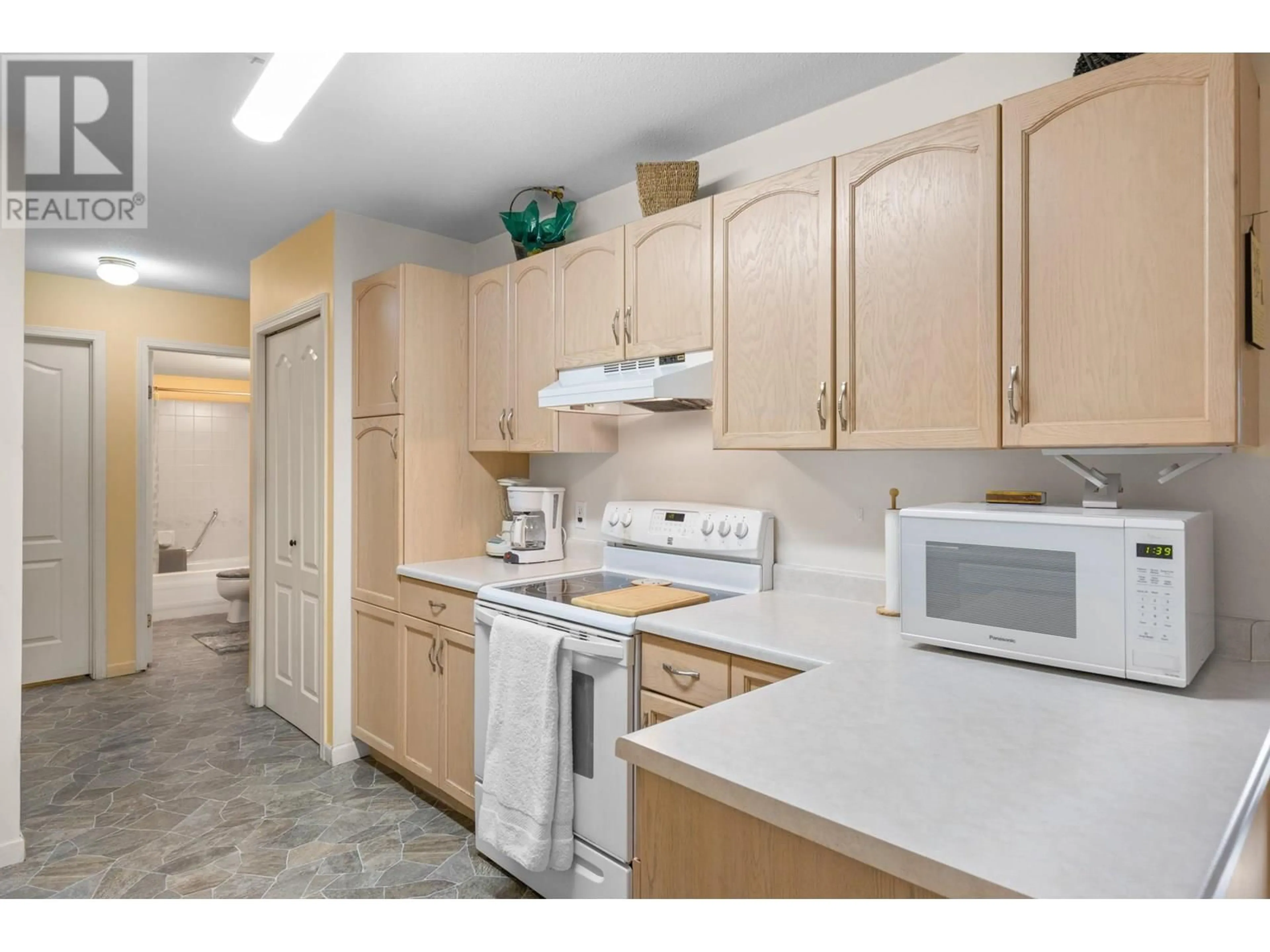 Standard kitchen, unknown for 116 - 3160 CASORSO ROAD, Kelowna British Columbia V1W3L7