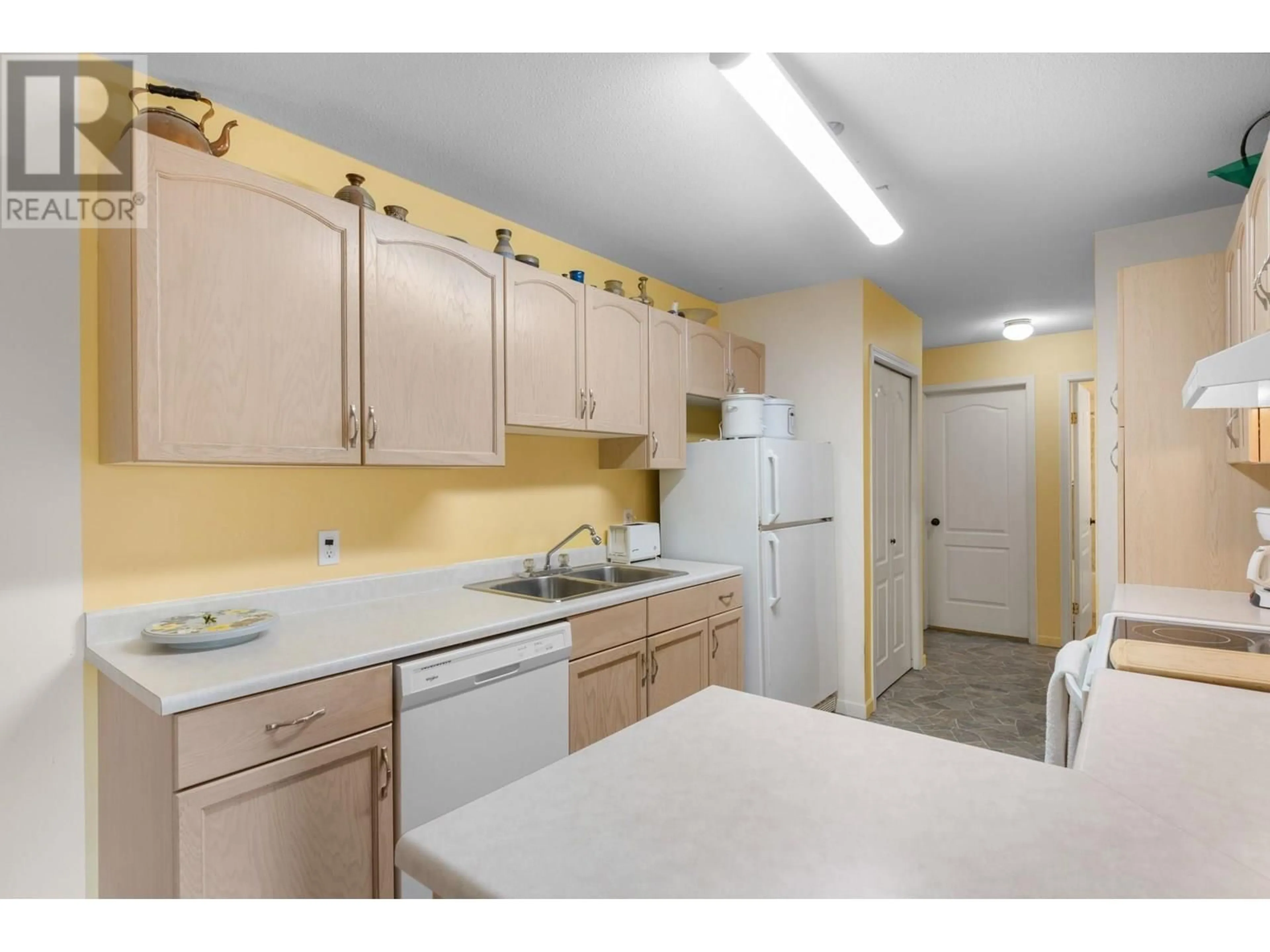 Standard kitchen, unknown for 116 - 3160 CASORSO ROAD, Kelowna British Columbia V1W3L7