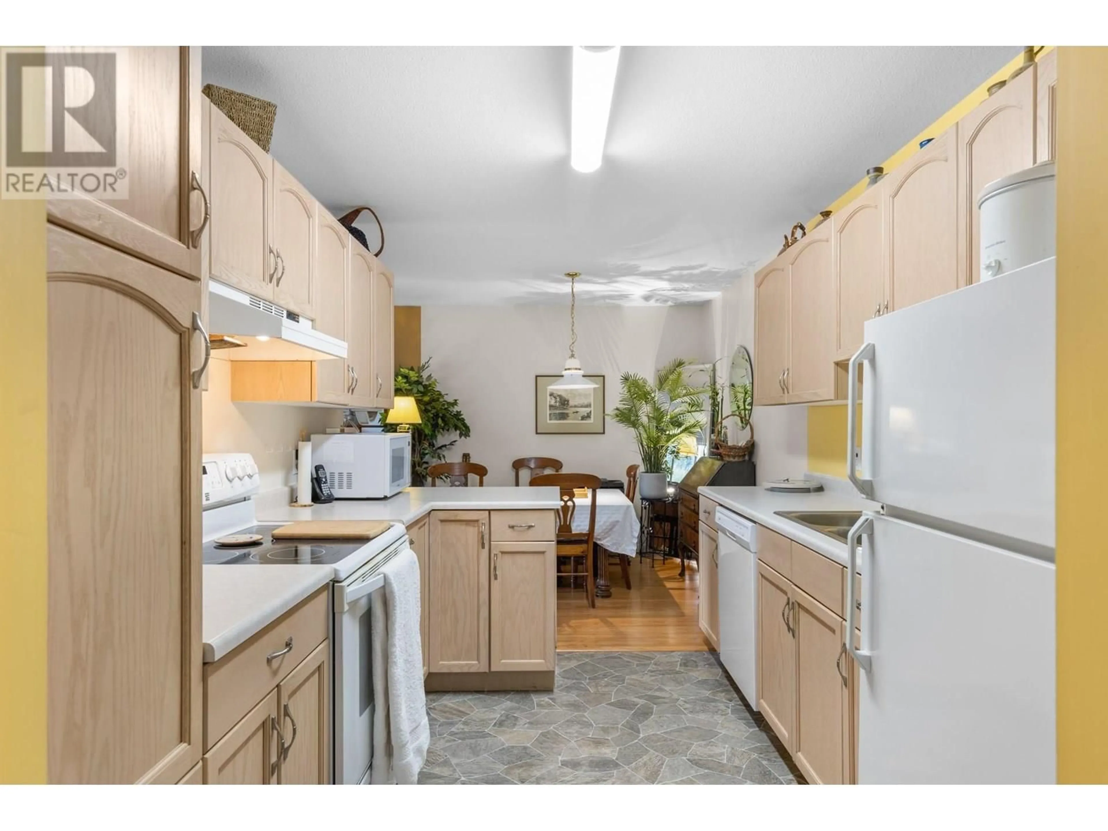 Standard kitchen, unknown for 116 - 3160 CASORSO ROAD, Kelowna British Columbia V1W3L7