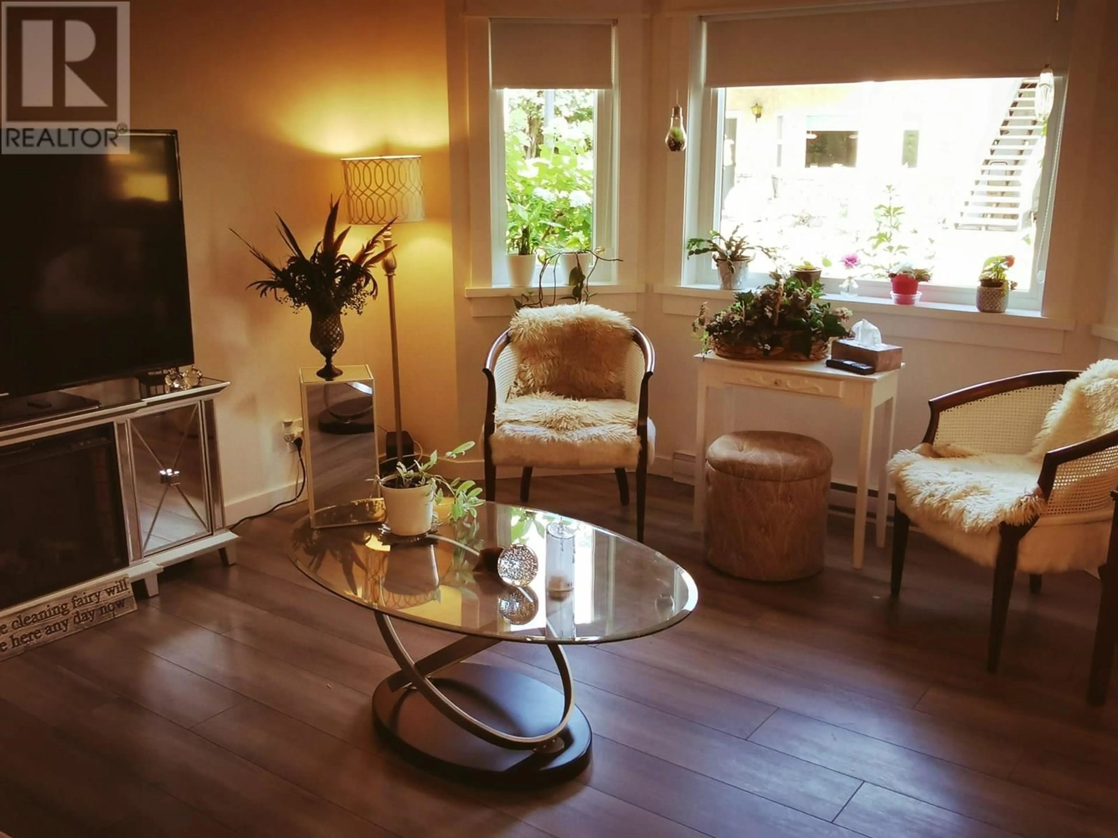Living room with furniture, wood/laminate floor for 11 - 13620 VICTORIA ROAD NORTH, Summerland British Columbia V0H1Z0