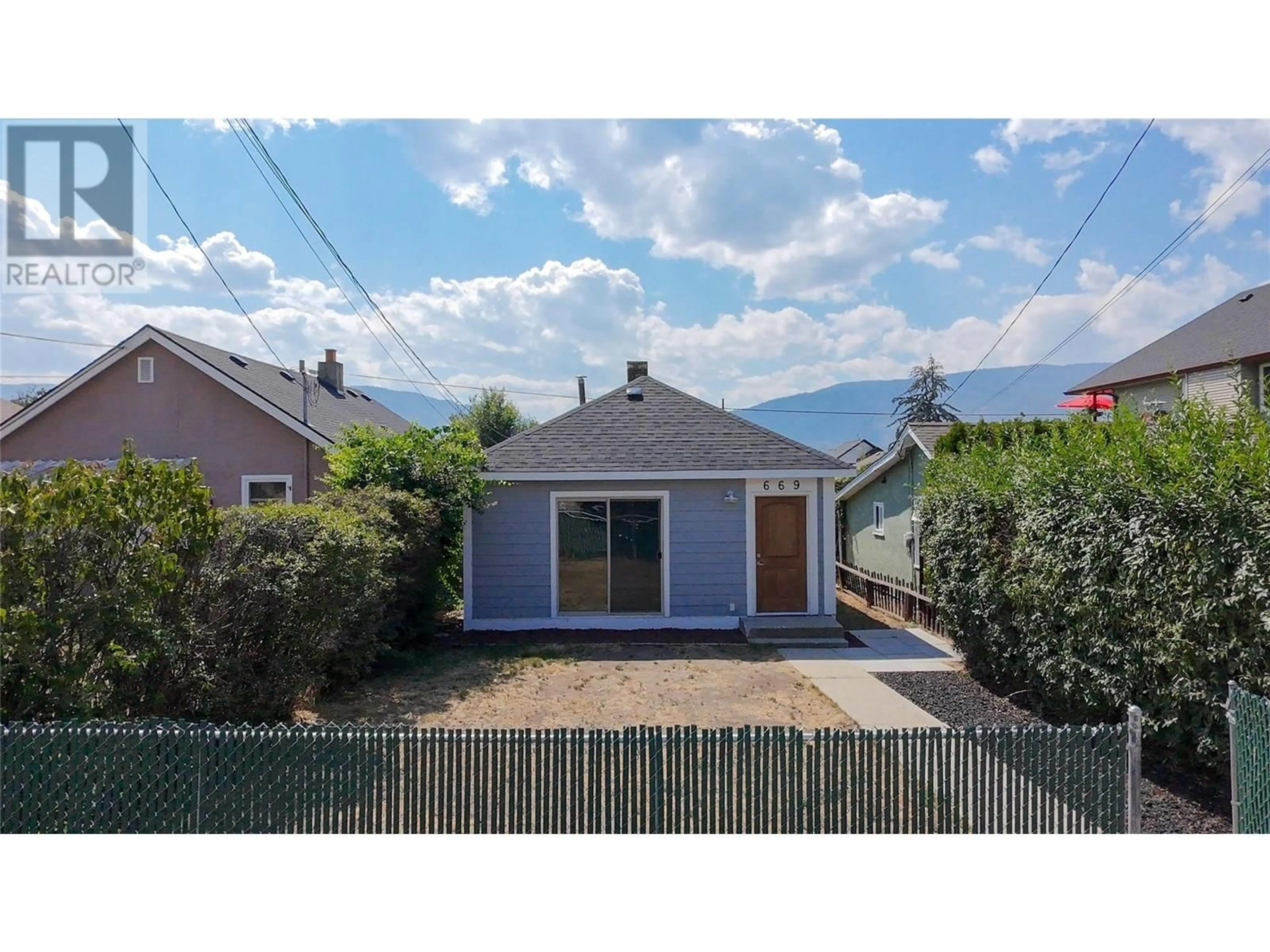 A pic from outside/outdoor area/front of a property/back of a property/a pic from drone, street for 669 HAYWOOD STREET, Penticton British Columbia V2A4W8