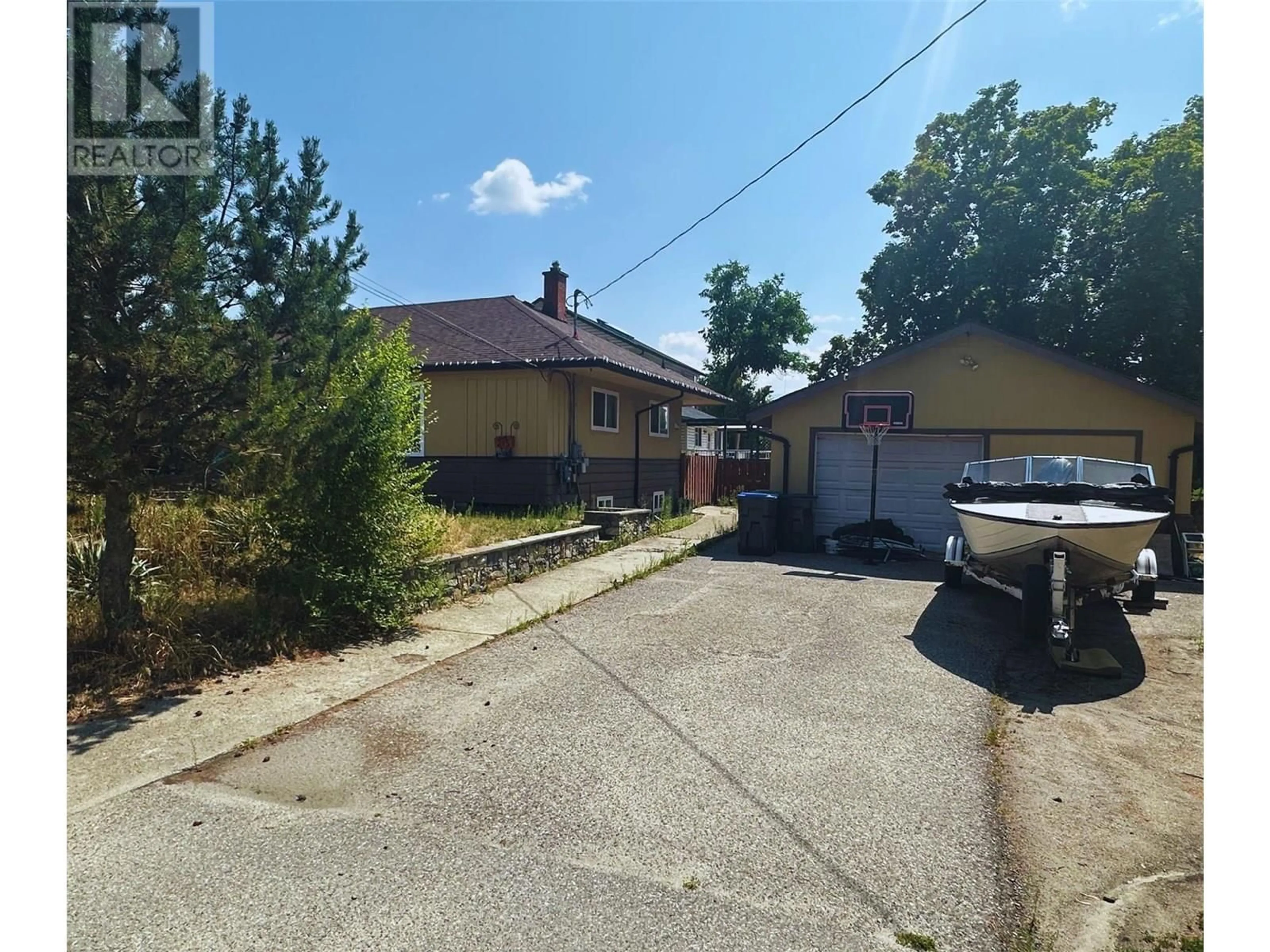 A pic from outside/outdoor area/front of a property/back of a property/a pic from drone, street for 215 MUGFORD ROAD, Kelowna British Columbia V1X2E4