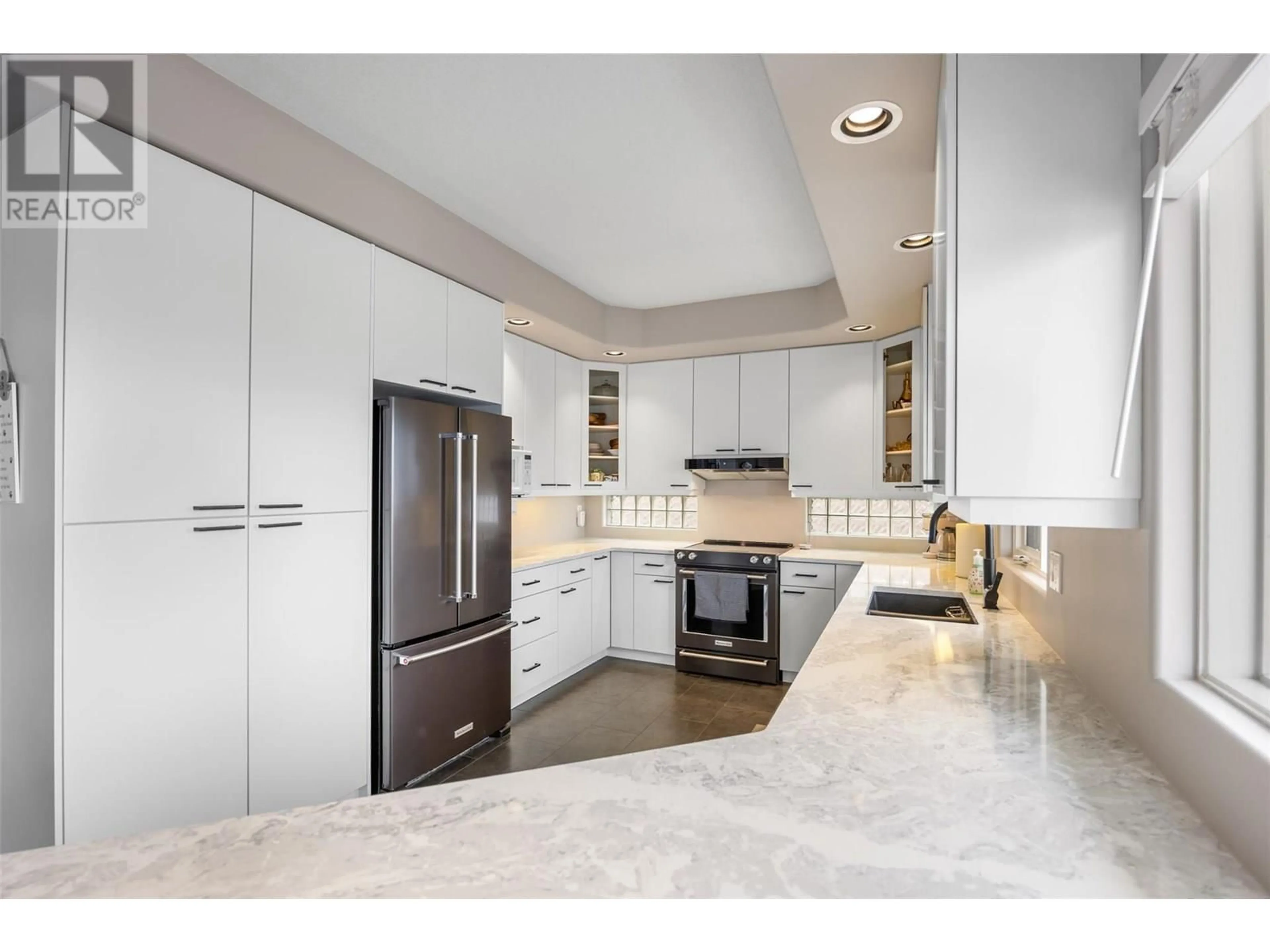 Contemporary kitchen, ceramic/tile floor for 33 - 1651 VALLEYVIEW DRIVE, Kamloops British Columbia V2C0A4