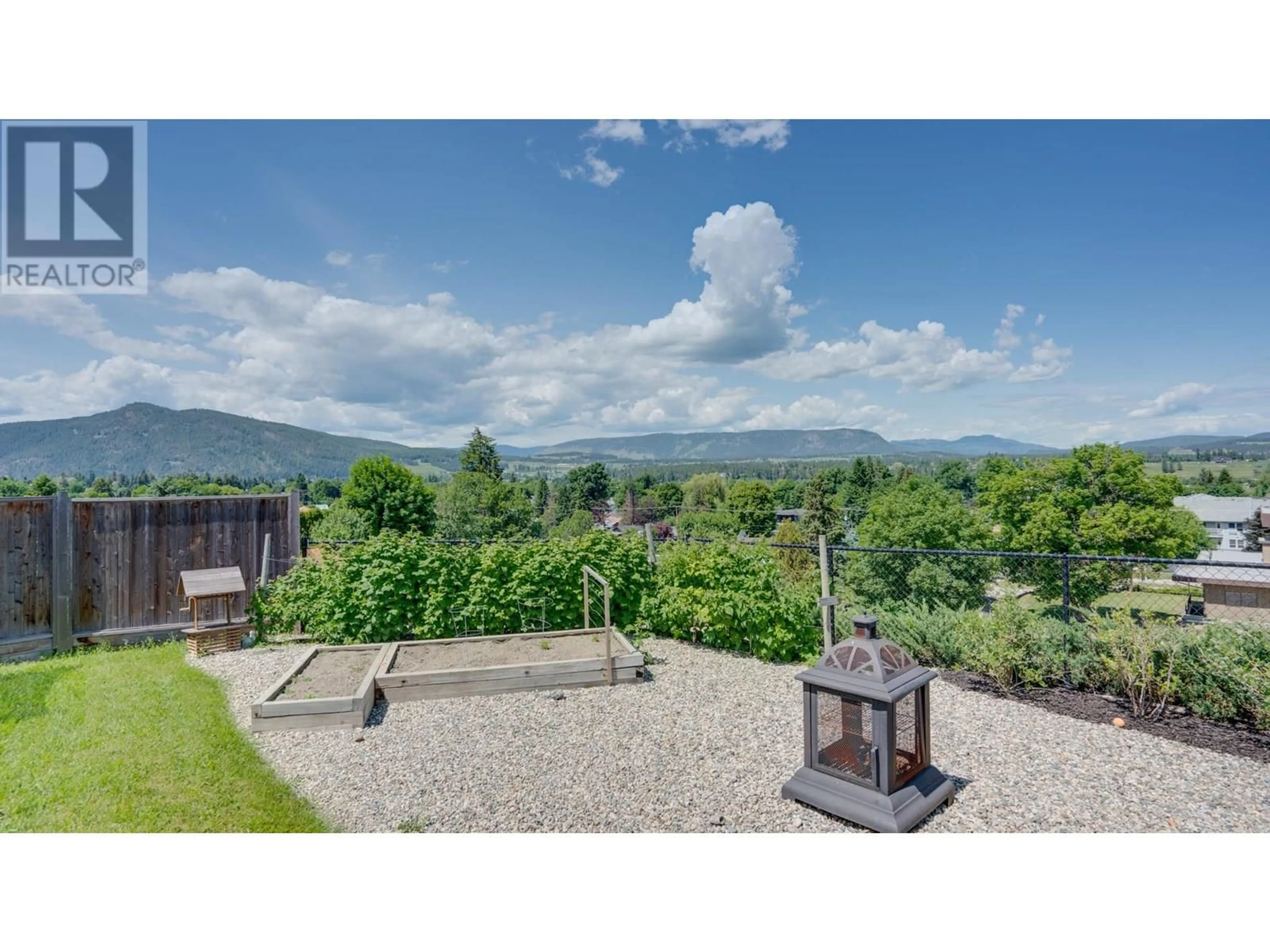 A pic from outside/outdoor area/front of a property/back of a property/a pic from drone, mountain view for 2640 CATHERINE CRESCENT, Armstrong British Columbia V4Y0B3