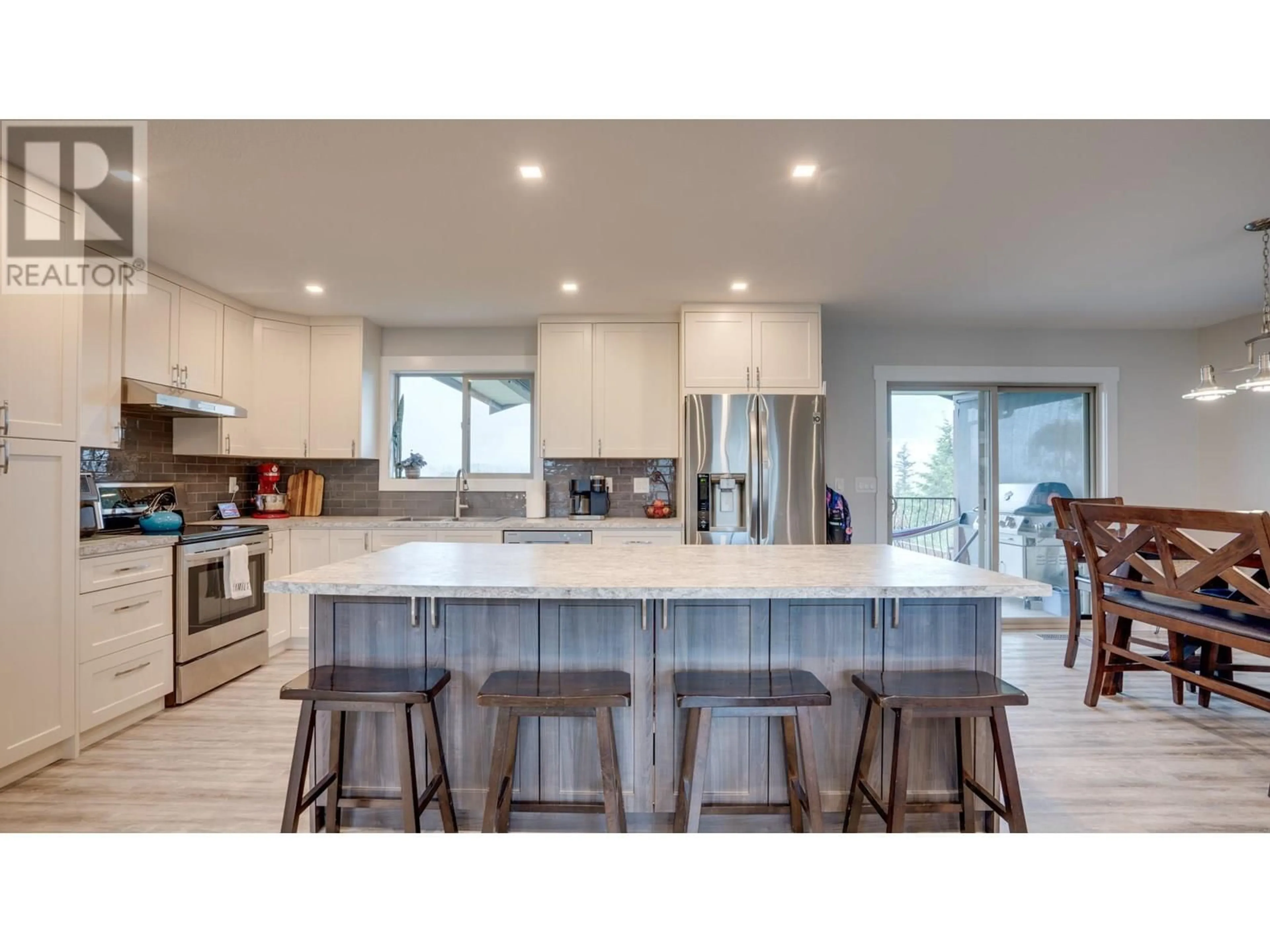 Open concept kitchen, ceramic/tile floor for 2640 CATHERINE CRESCENT, Armstrong British Columbia V4Y0B3