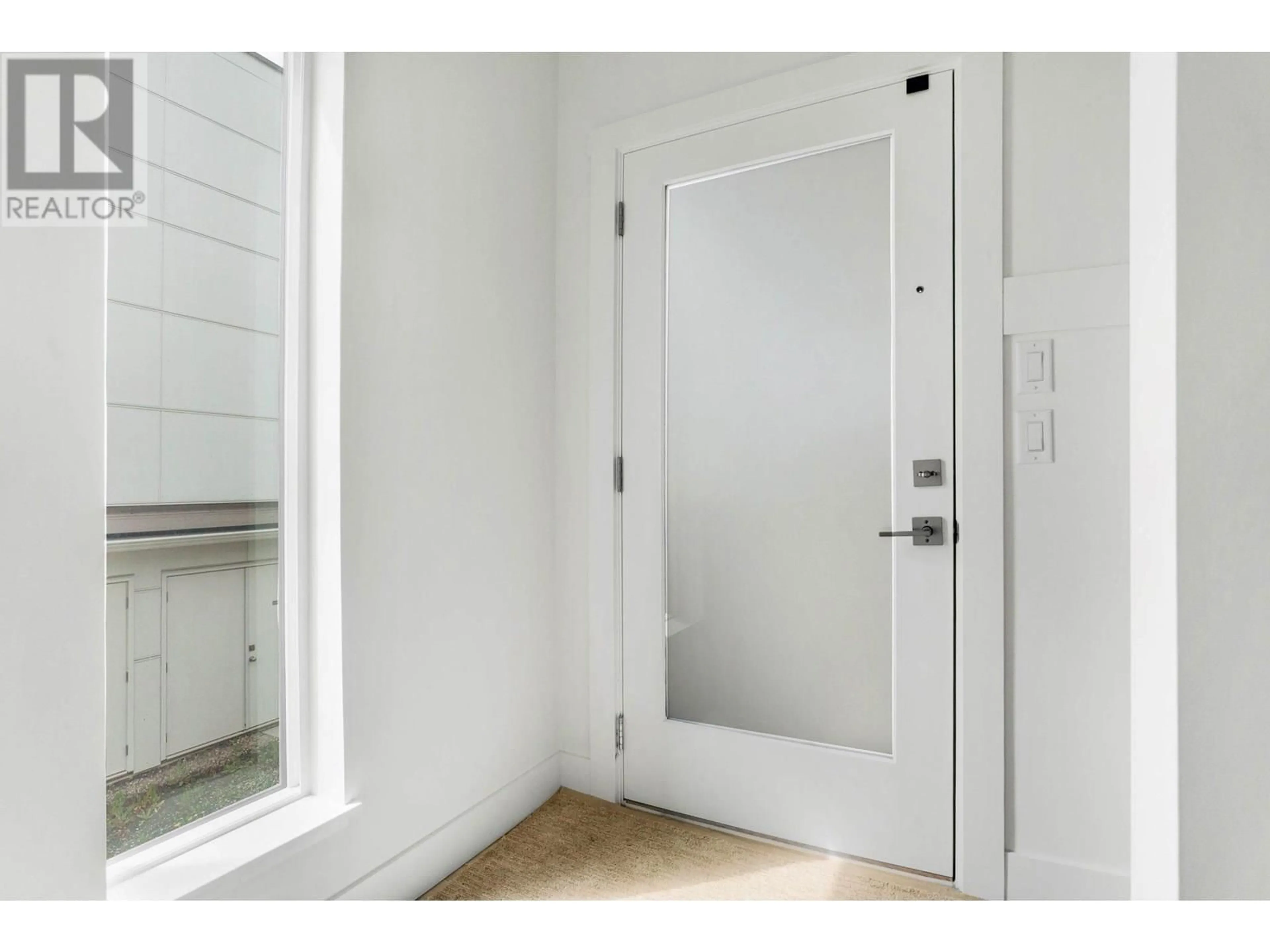 Indoor entryway for 49 - 720 VALLEY ROAD, Kelowna British Columbia V1V2E6