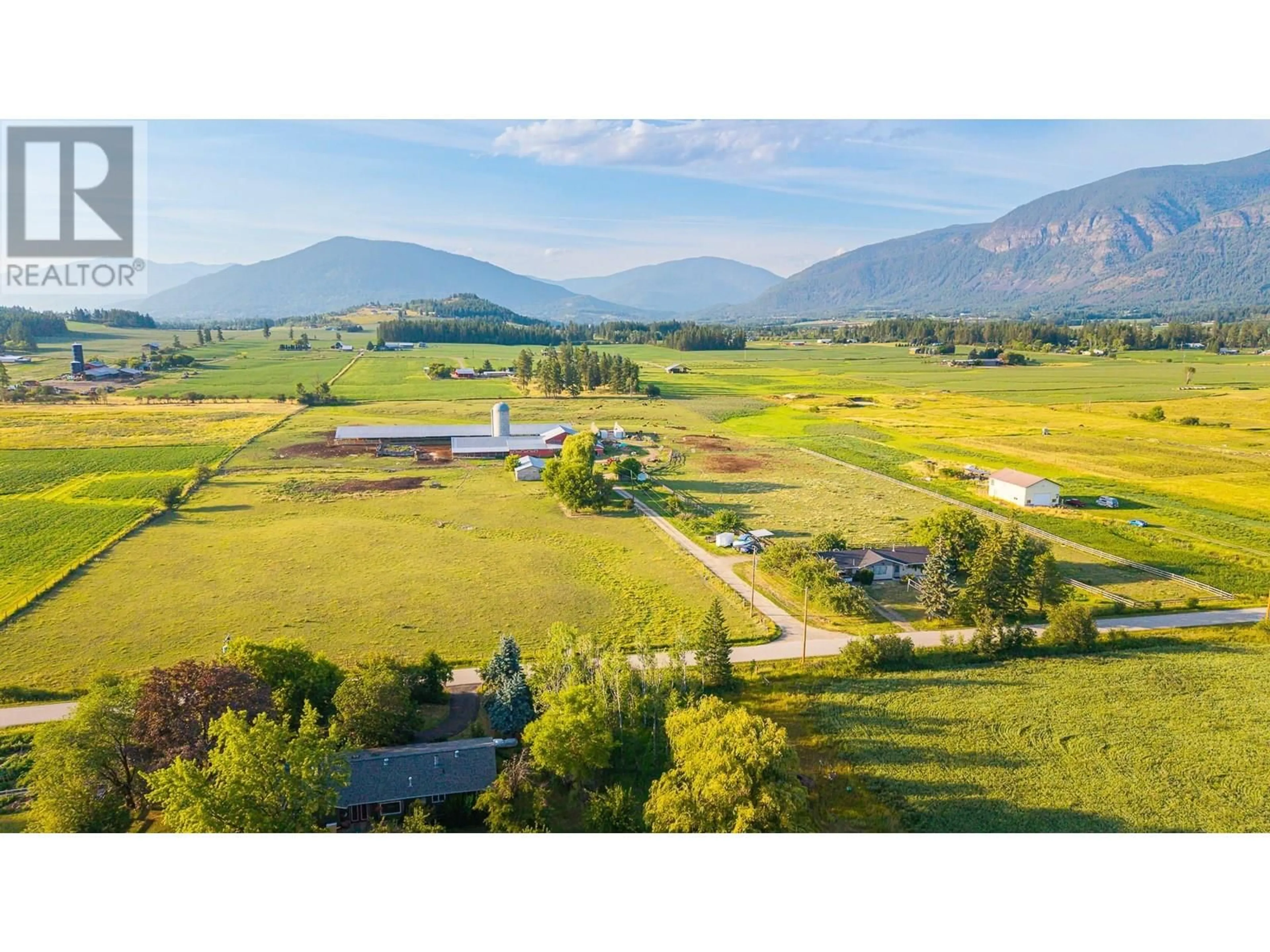 A pic from outside/outdoor area/front of a property/back of a property/a pic from drone, mountain view for 2516 20TH STREET, Lister British Columbia V0B1G2