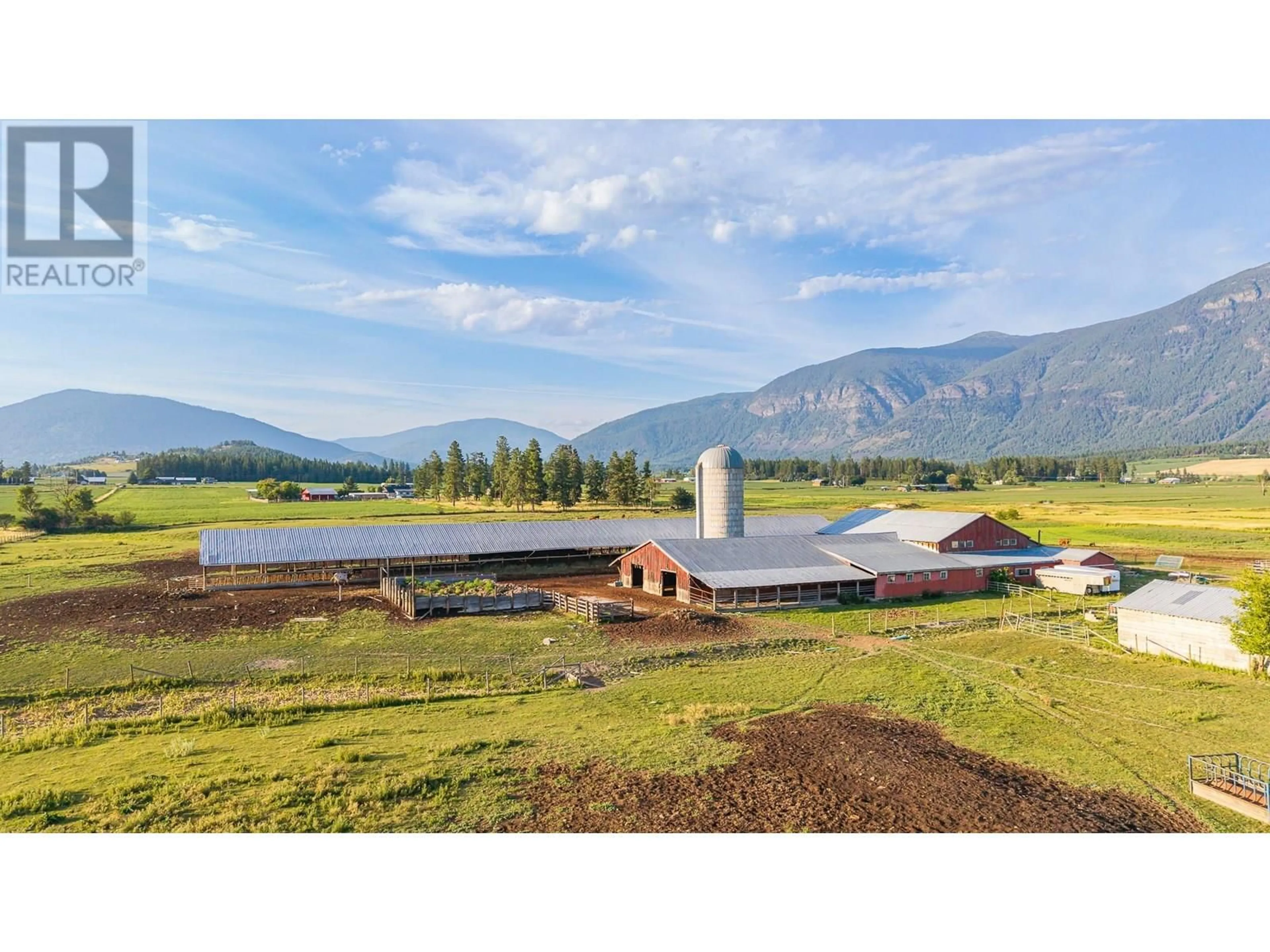 A pic from outside/outdoor area/front of a property/back of a property/a pic from drone, mountain view for 2516 20TH STREET, Lister British Columbia V0B1G2