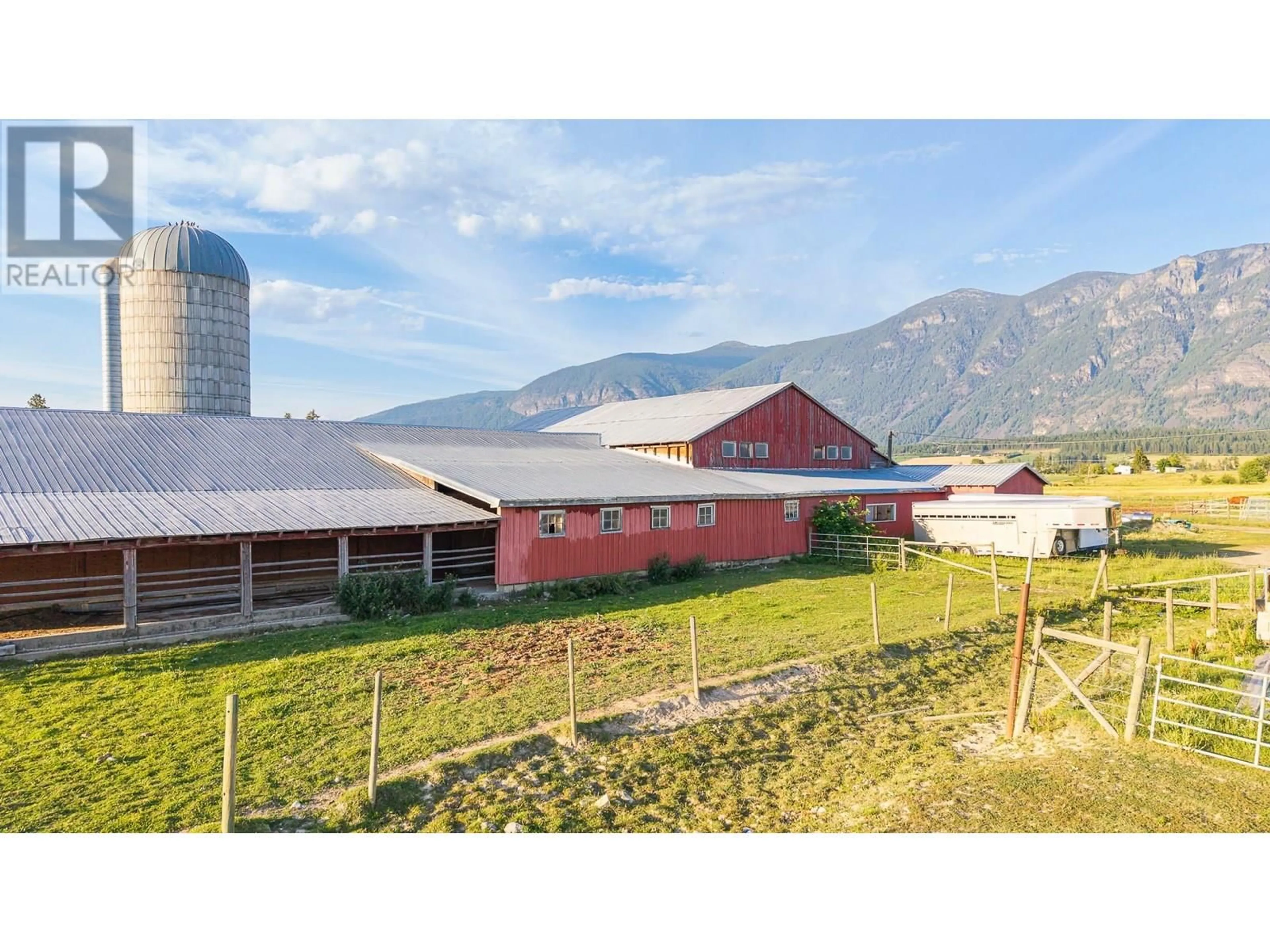 A pic from outside/outdoor area/front of a property/back of a property/a pic from drone, mountain view for 2516 20TH STREET, Lister British Columbia V0B1G2