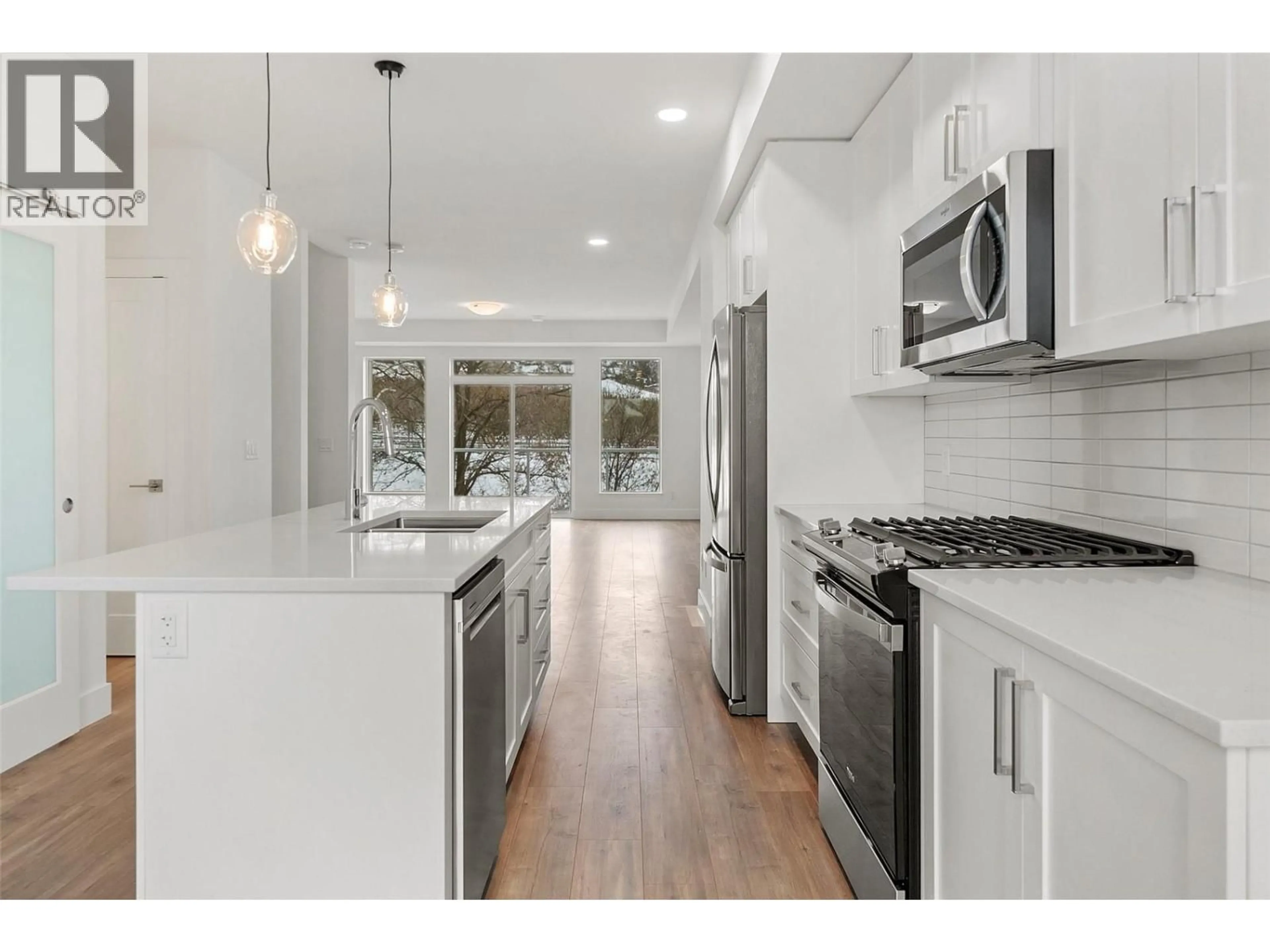 Open concept kitchen, ceramic/tile floor for 41 - 720 VALLEY ROAD, Kelowna British Columbia V1V2E6