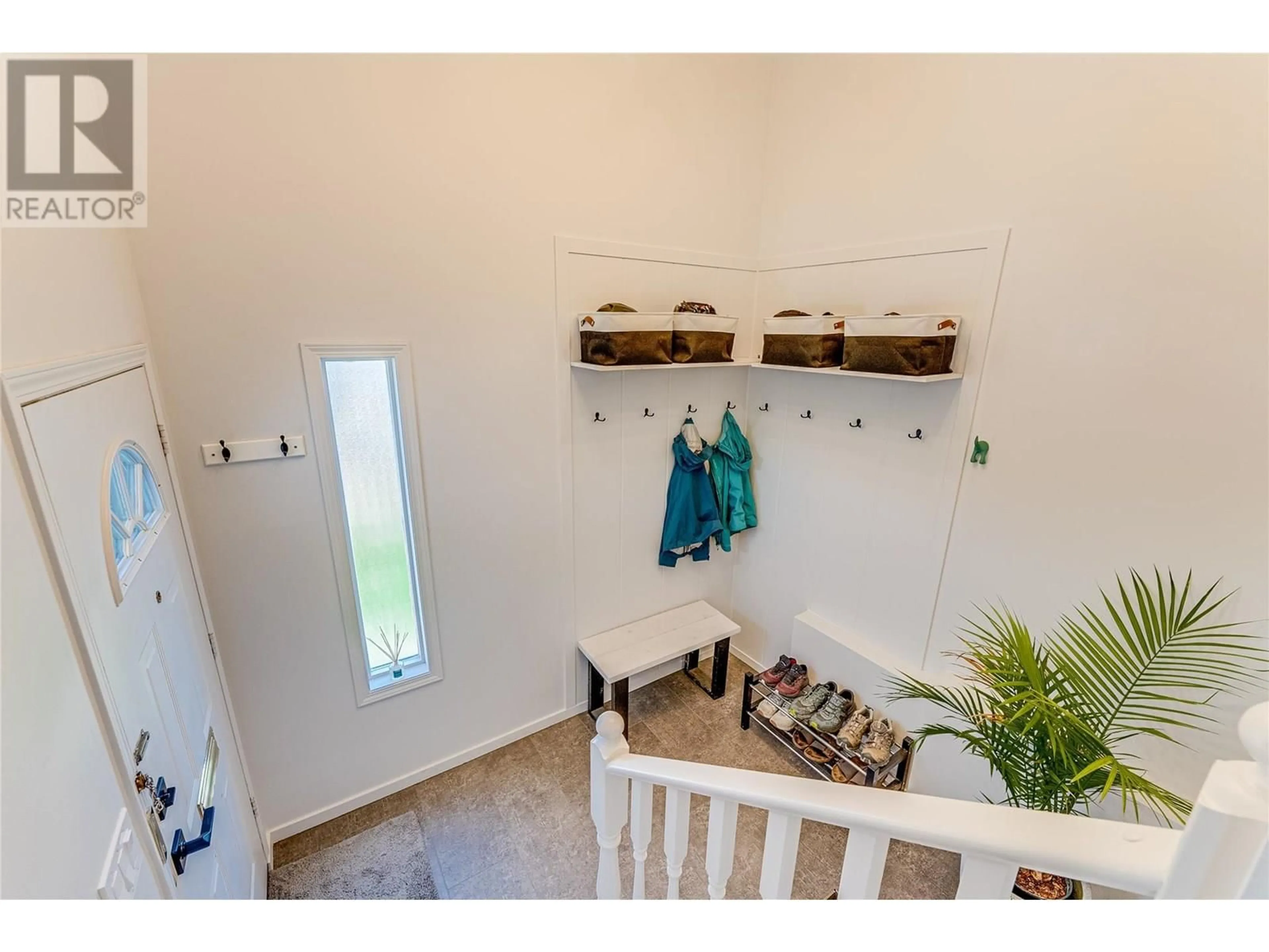 Indoor entryway for 4304 WESTVIEW DRIVE, Vernon British Columbia V1T7M6