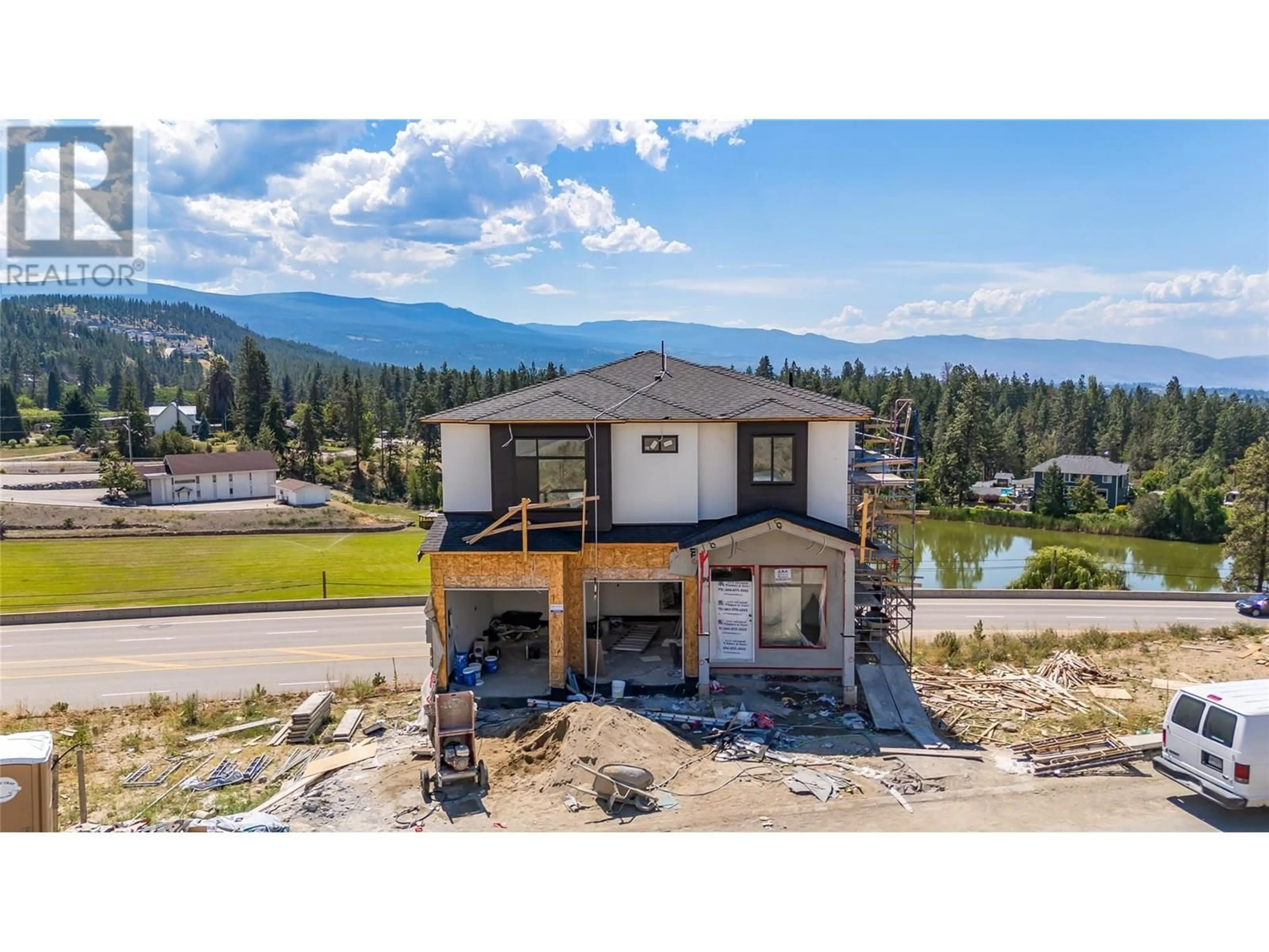 A pic from outside/outdoor area/front of a property/back of a property/a pic from drone, water/lake/river/ocean view for 1136 HUME AVENUE, Kelowna British Columbia V1P1S3