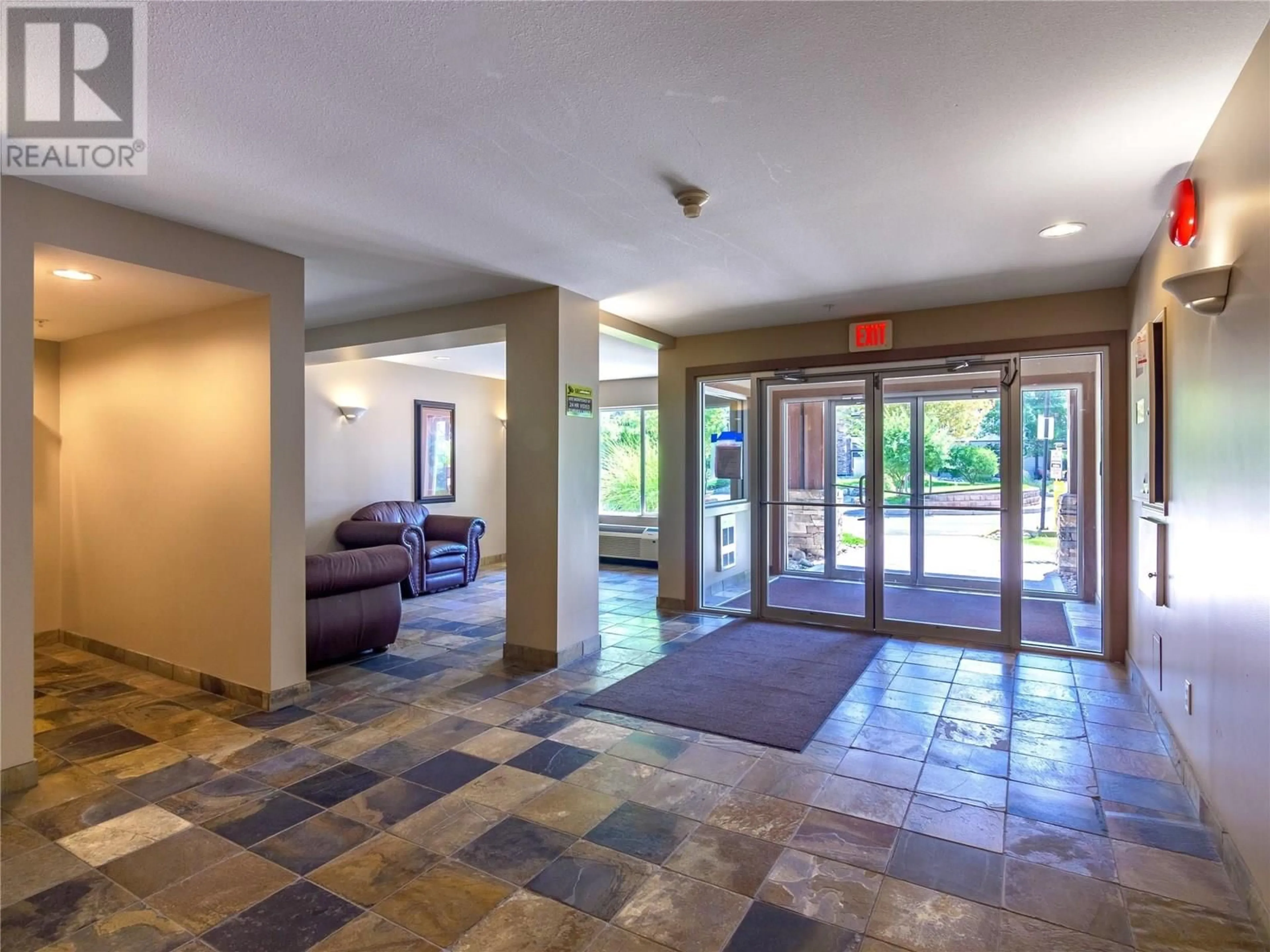 Indoor foyer for 410 - 256 HASTINGS AVENUE, Penticton British Columbia V2A2V6