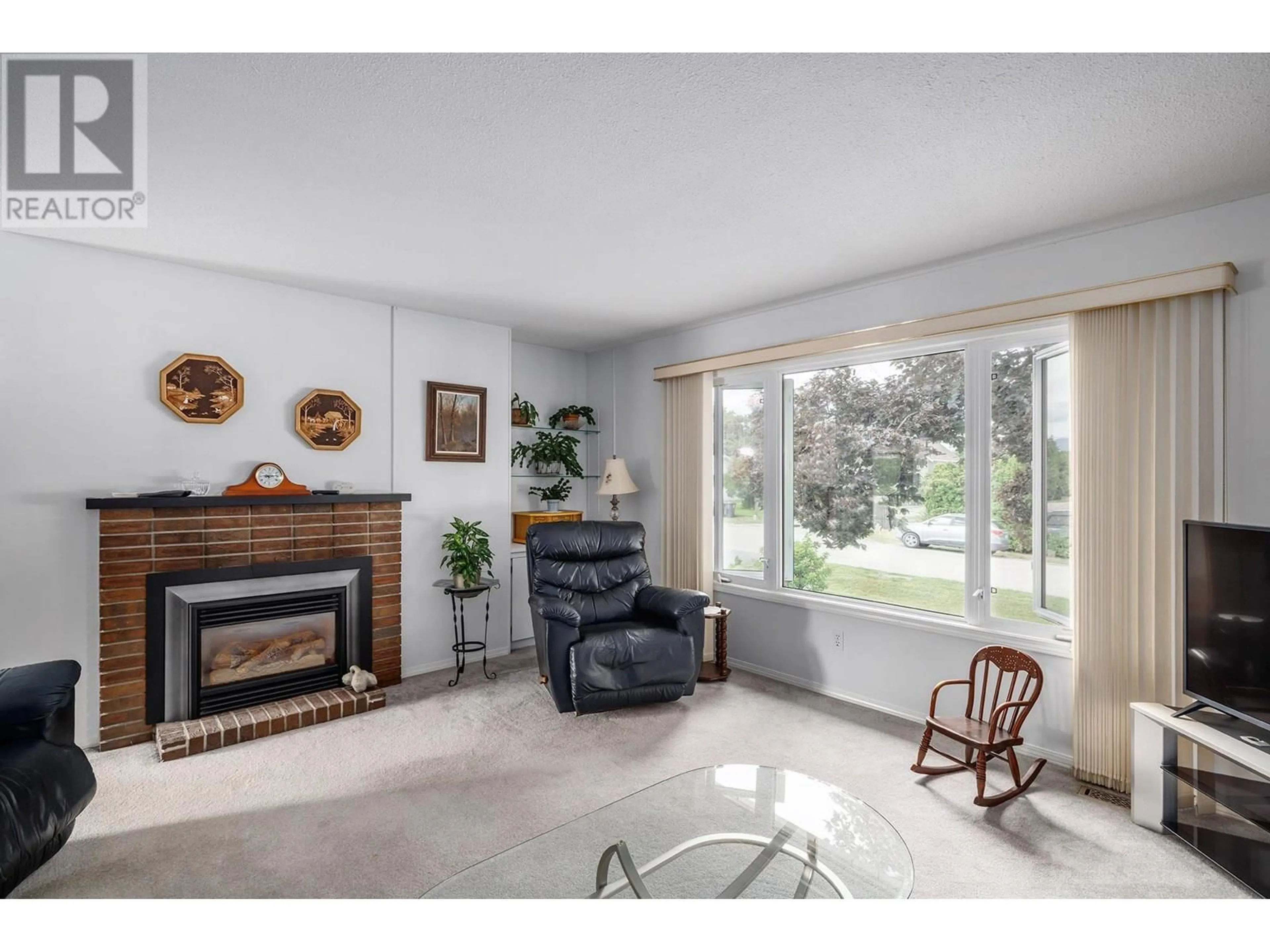 Living room with furniture, unknown for 1285 IRENE ROAD, Kelowna British Columbia V1X4Y1
