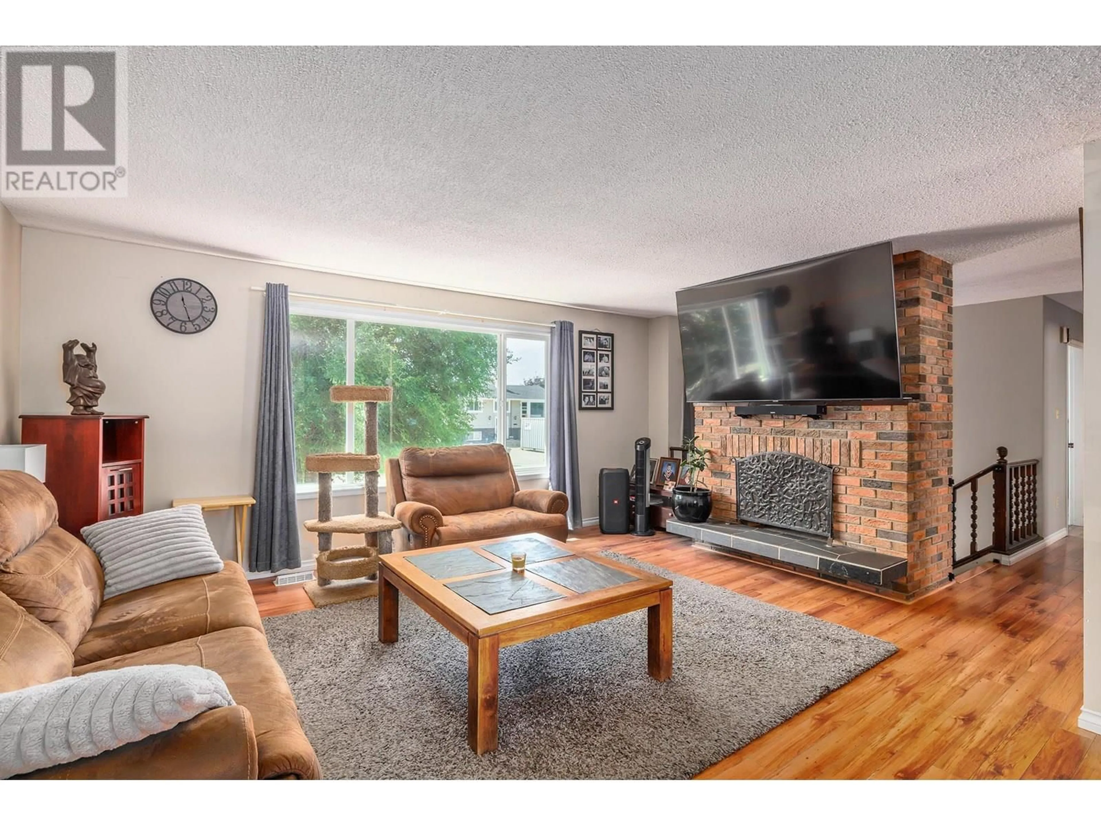 Living room with furniture, wood/laminate floor for 500 KEITHLEY ROAD, Kelowna British Columbia V1X2N7