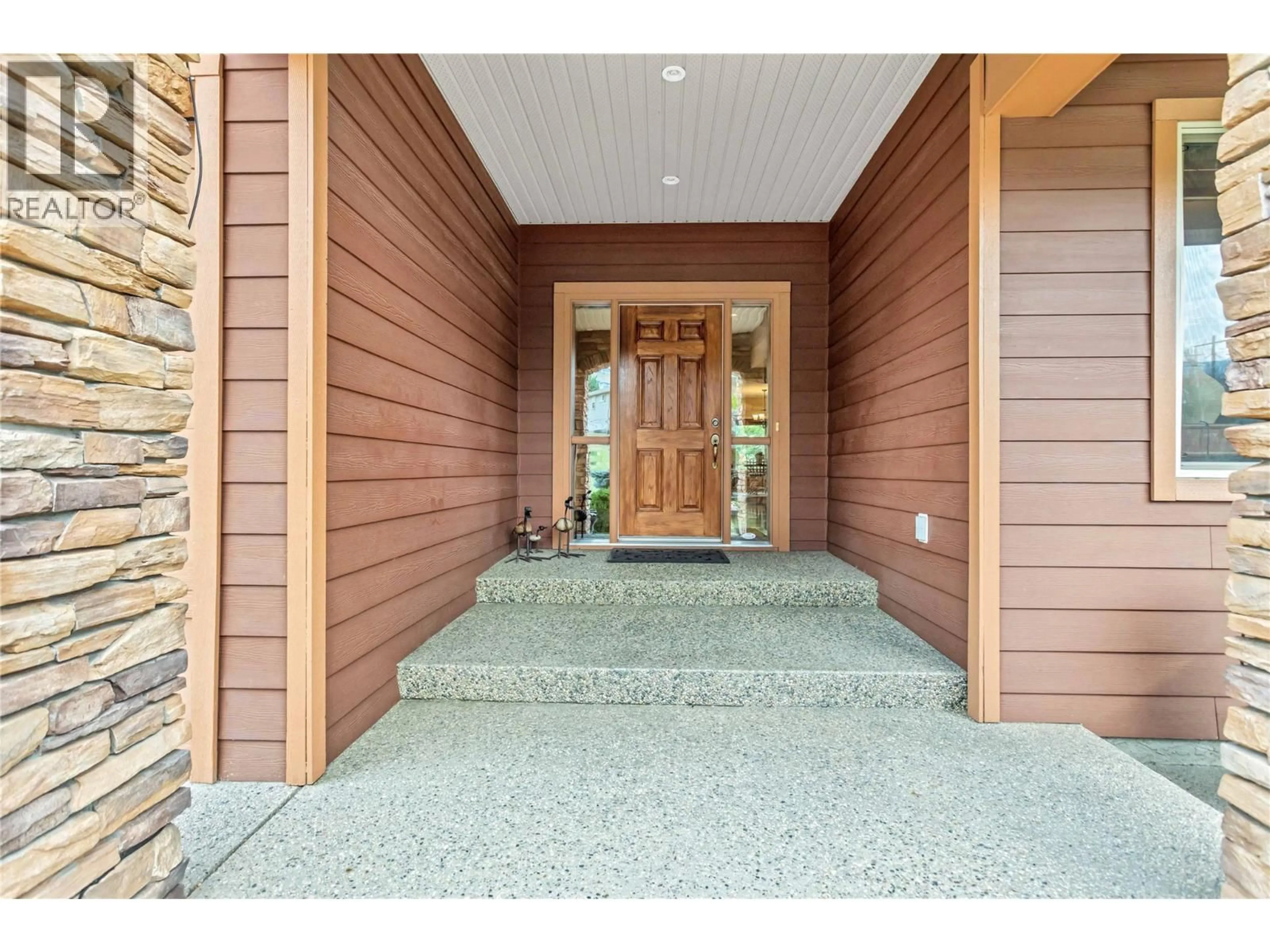 Indoor entryway for 1108 ARBOR VIEW DRIVE, Kelowna British Columbia V1W4X1