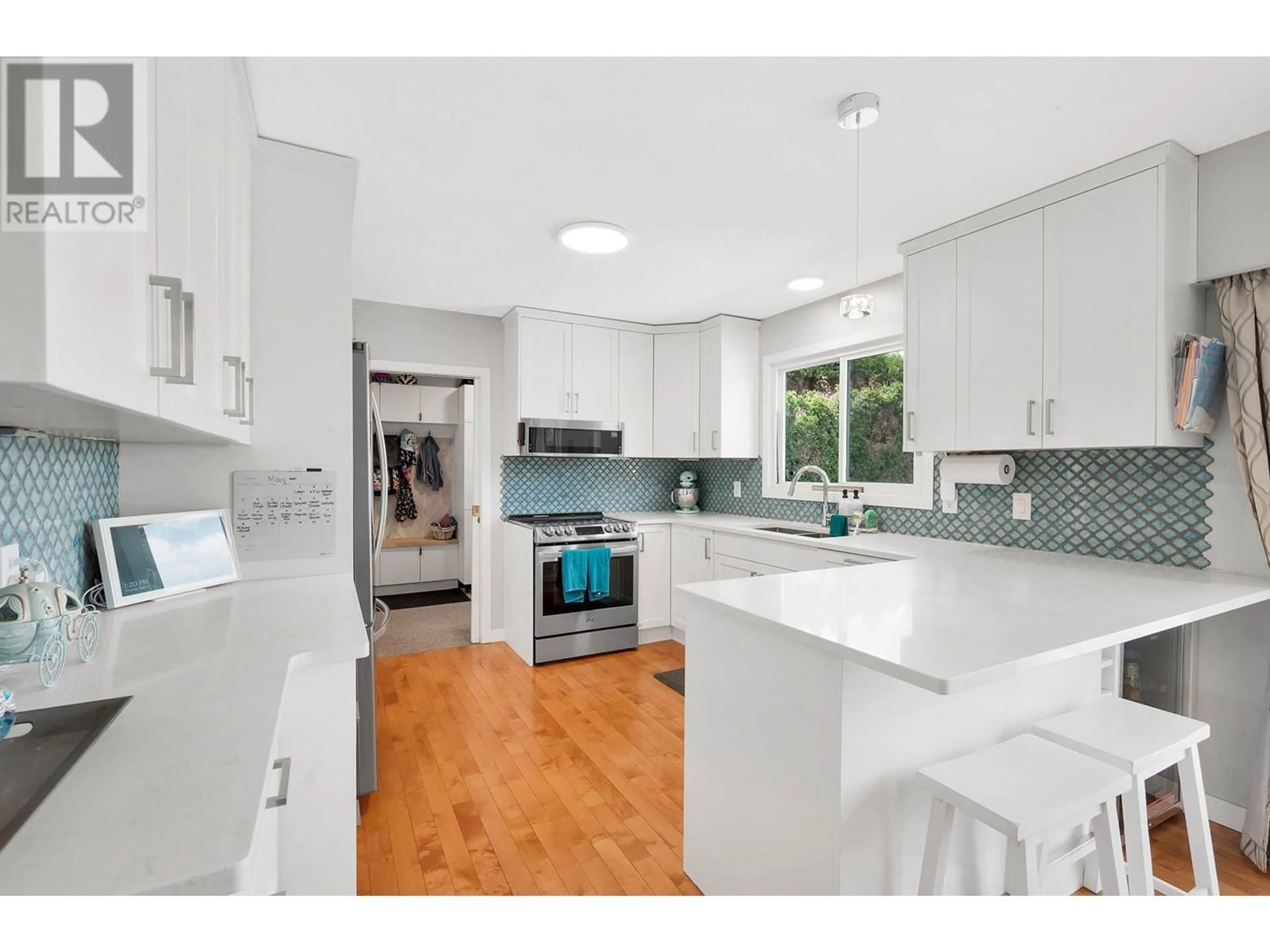 Open concept kitchen, ceramic/tile floor for 678 YORK AVENUE, Kamloops British Columbia V2B2A5