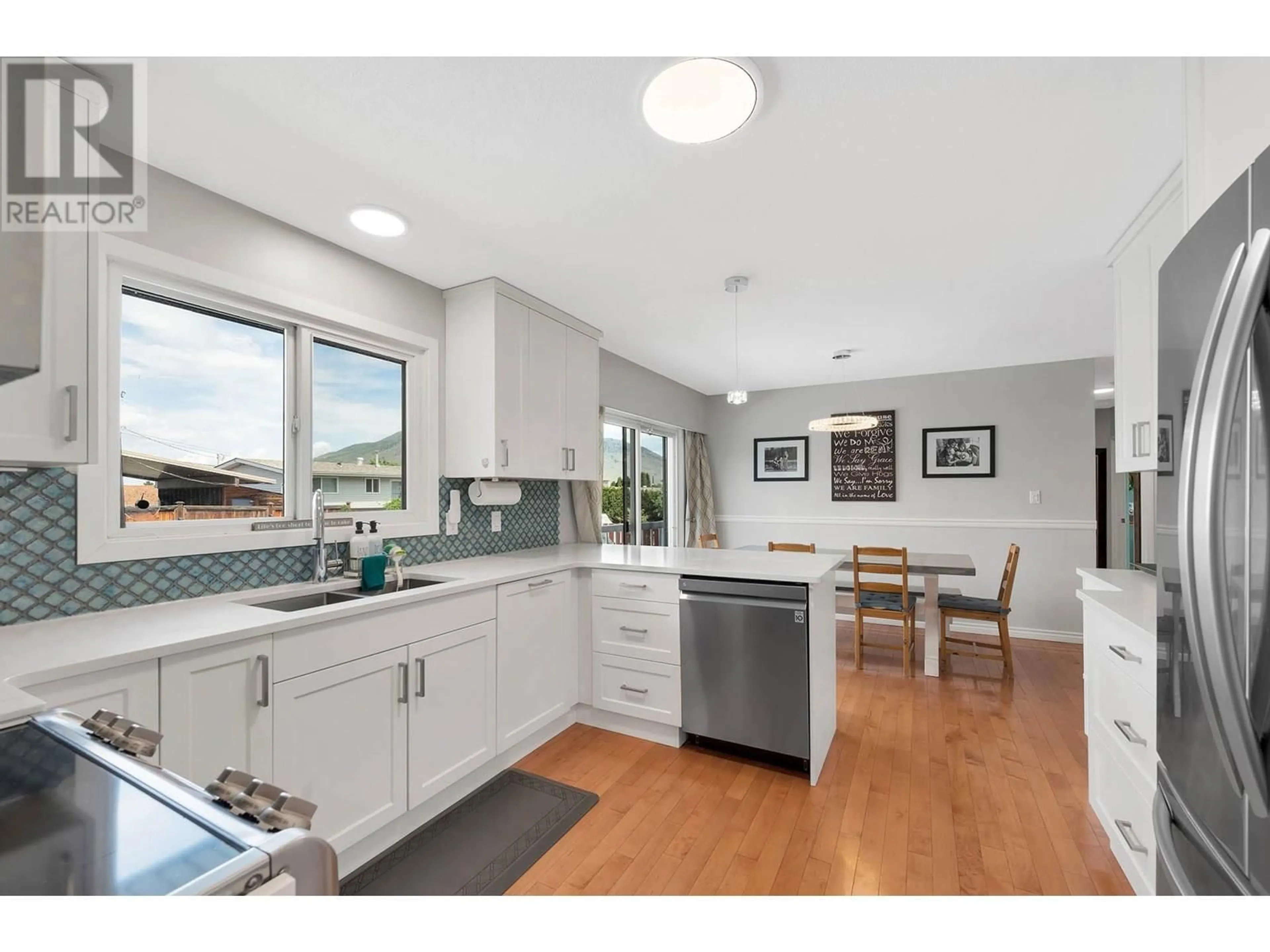 Open concept kitchen, unknown for 678 YORK AVENUE, Kamloops British Columbia V2B2A5
