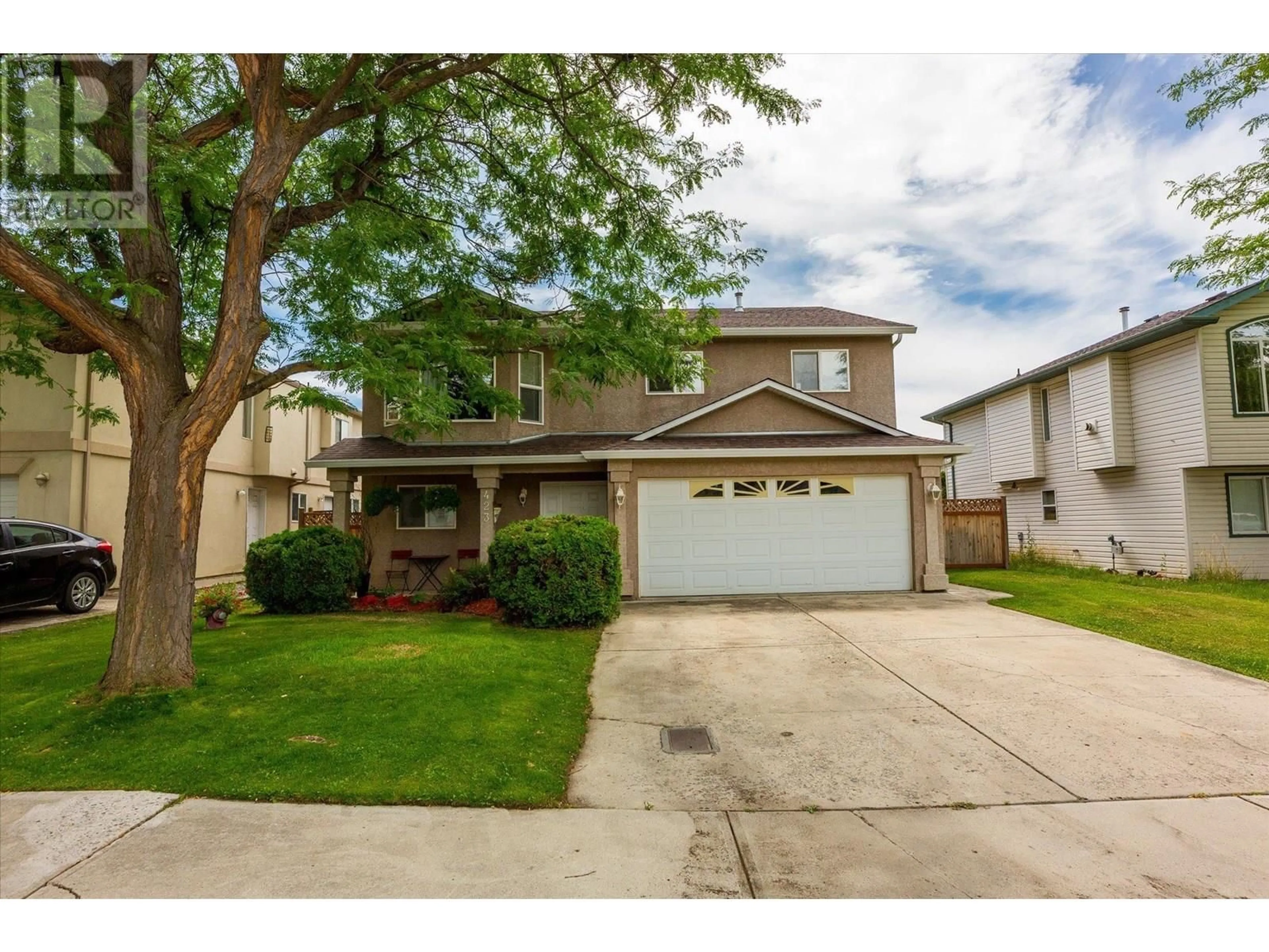 Home with vinyl exterior material, street for 423 FIZET AVENUE, Kelowna British Columbia V1X7P6