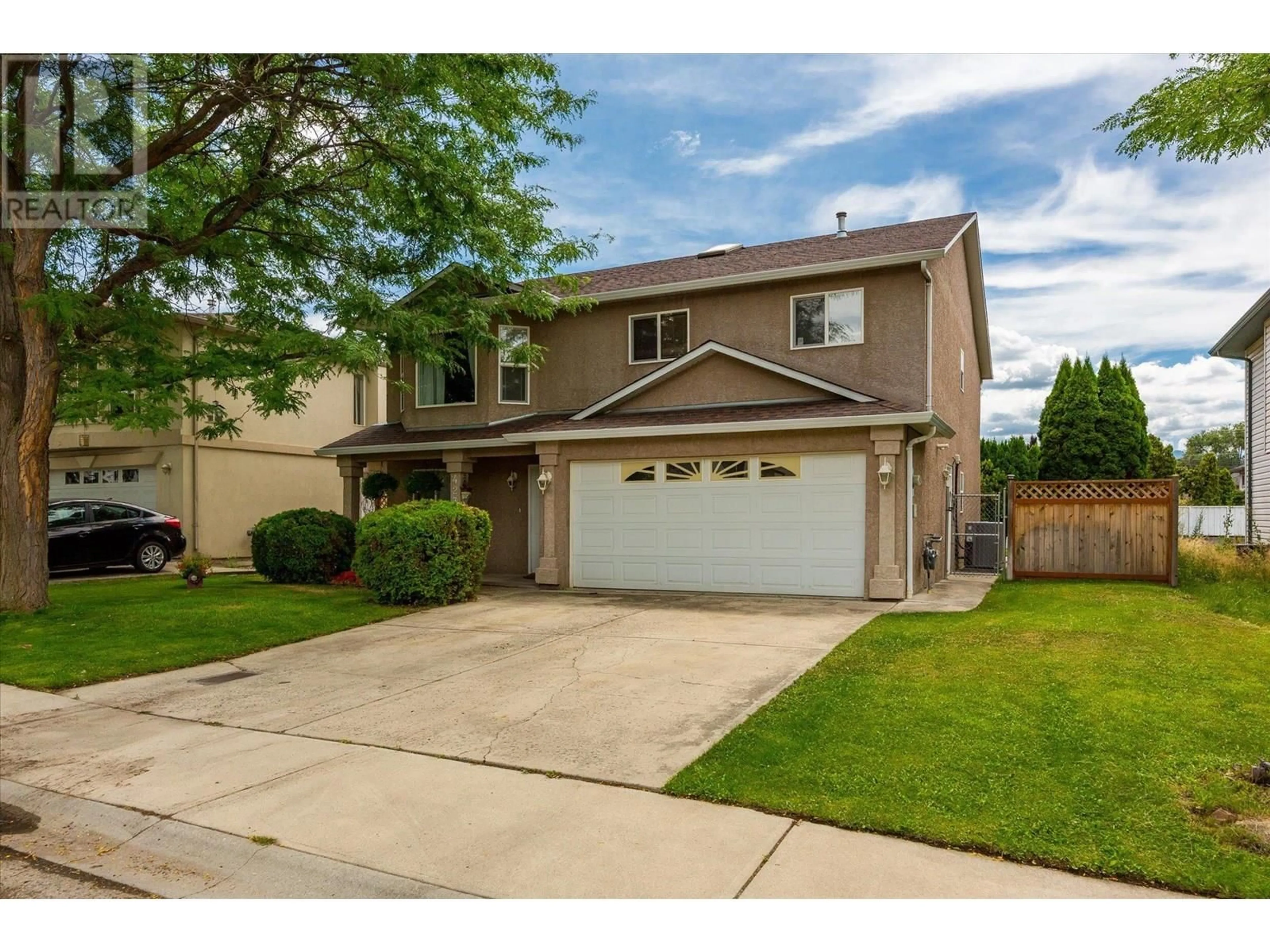 Home with vinyl exterior material, street for 423 FIZET AVENUE, Kelowna British Columbia V1X7P6